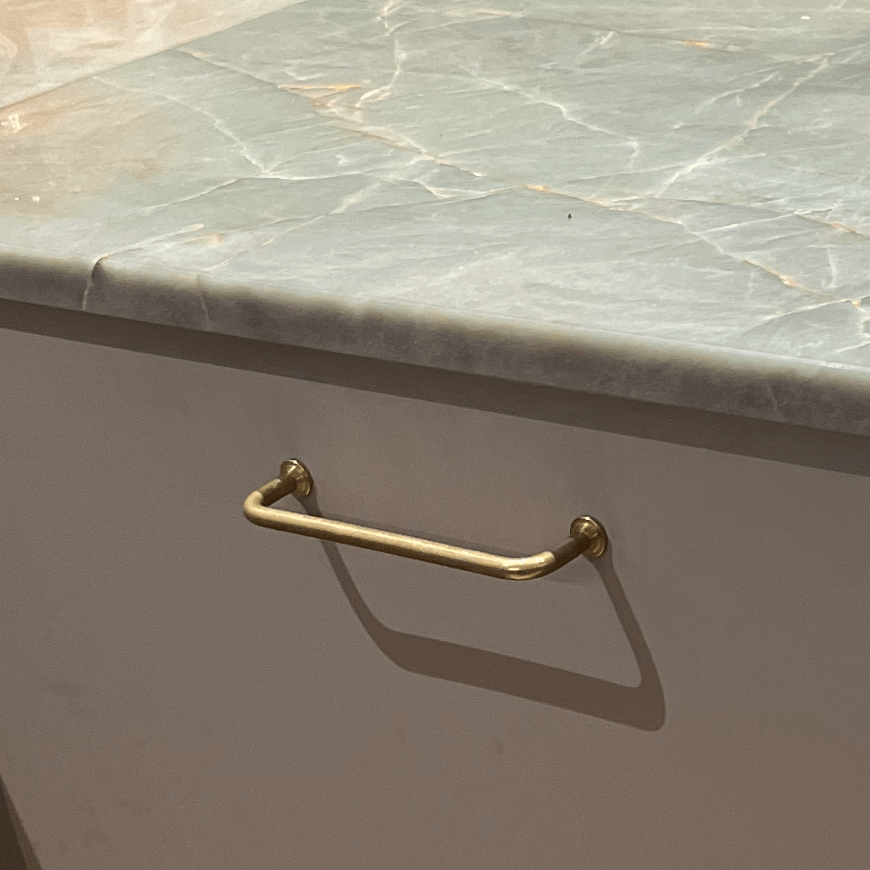 1353 | Greb i Børstet Messing uden Lak Sibes FINICC