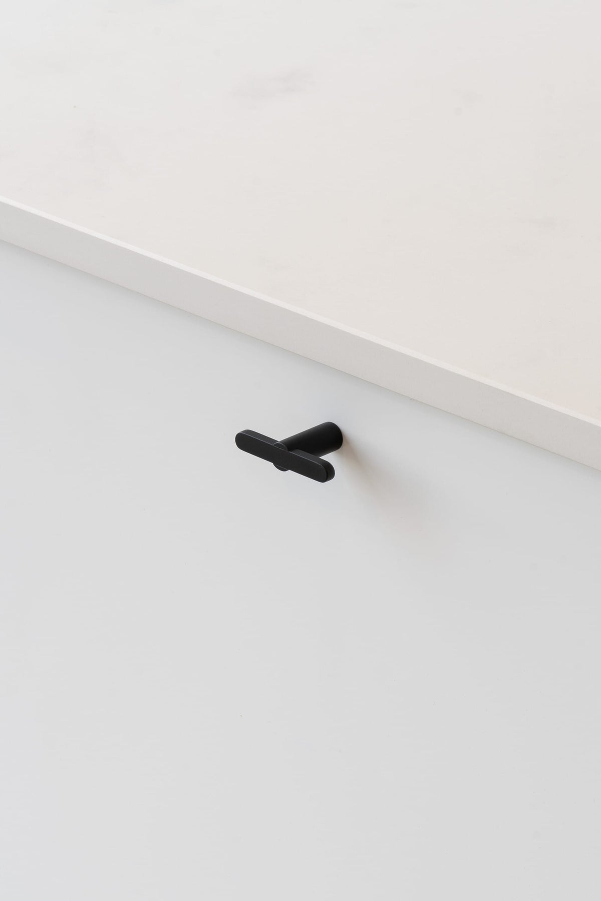 Flow | T-Greb i Mat Sort L 50 mm x D 30 mm Beslag Design BD-343573-11 FINICC