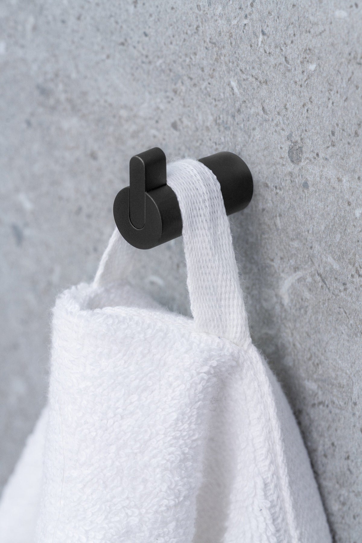 Flow | Knage i Mat Sort Ø 16 mm x D 35 mm Alexander & Wilks 620038-41 FINICC