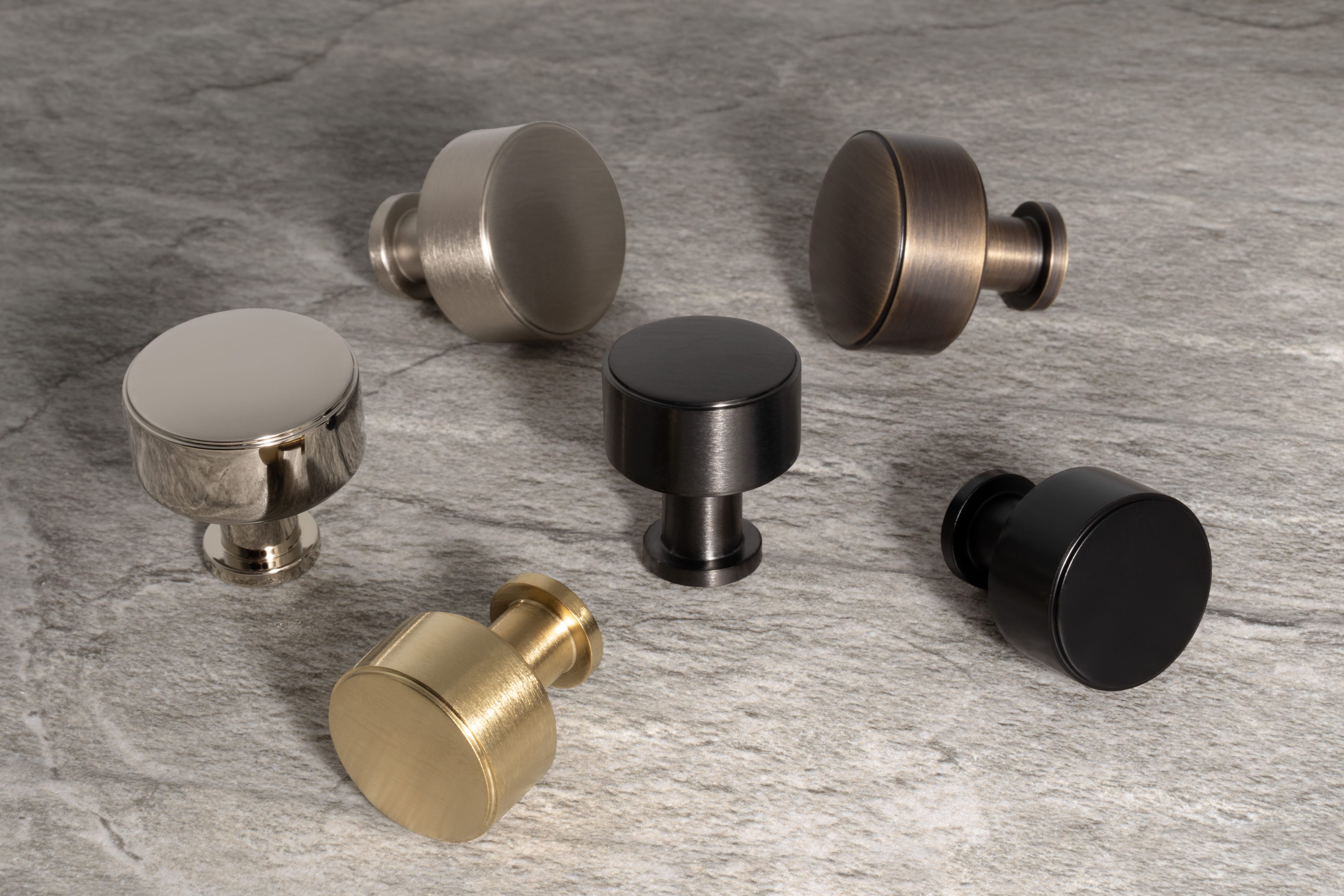 Lucia Plain | Knop i Sort Alexander and Wilks FINICC