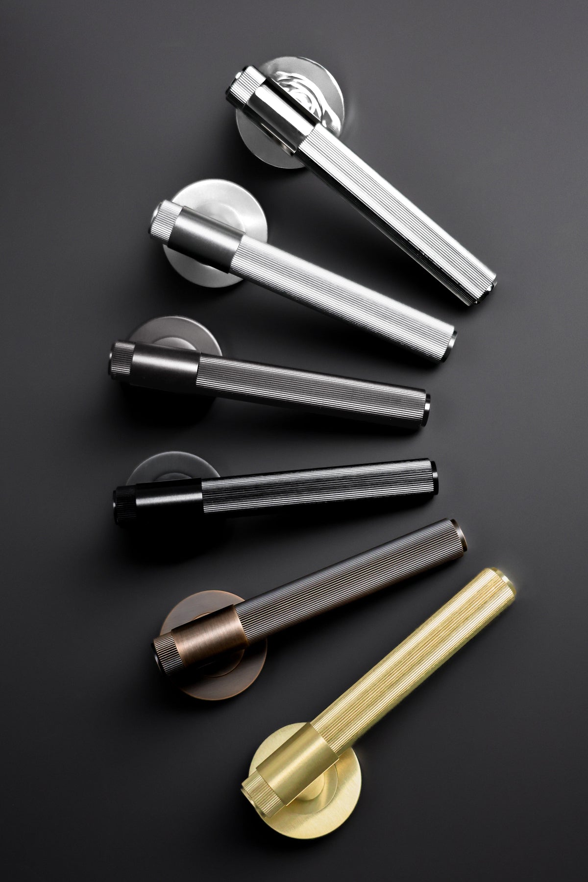 Kingston Reeded | Dørhåndtag i Sort Alexander & Wilks AW242BL-SET FINICC