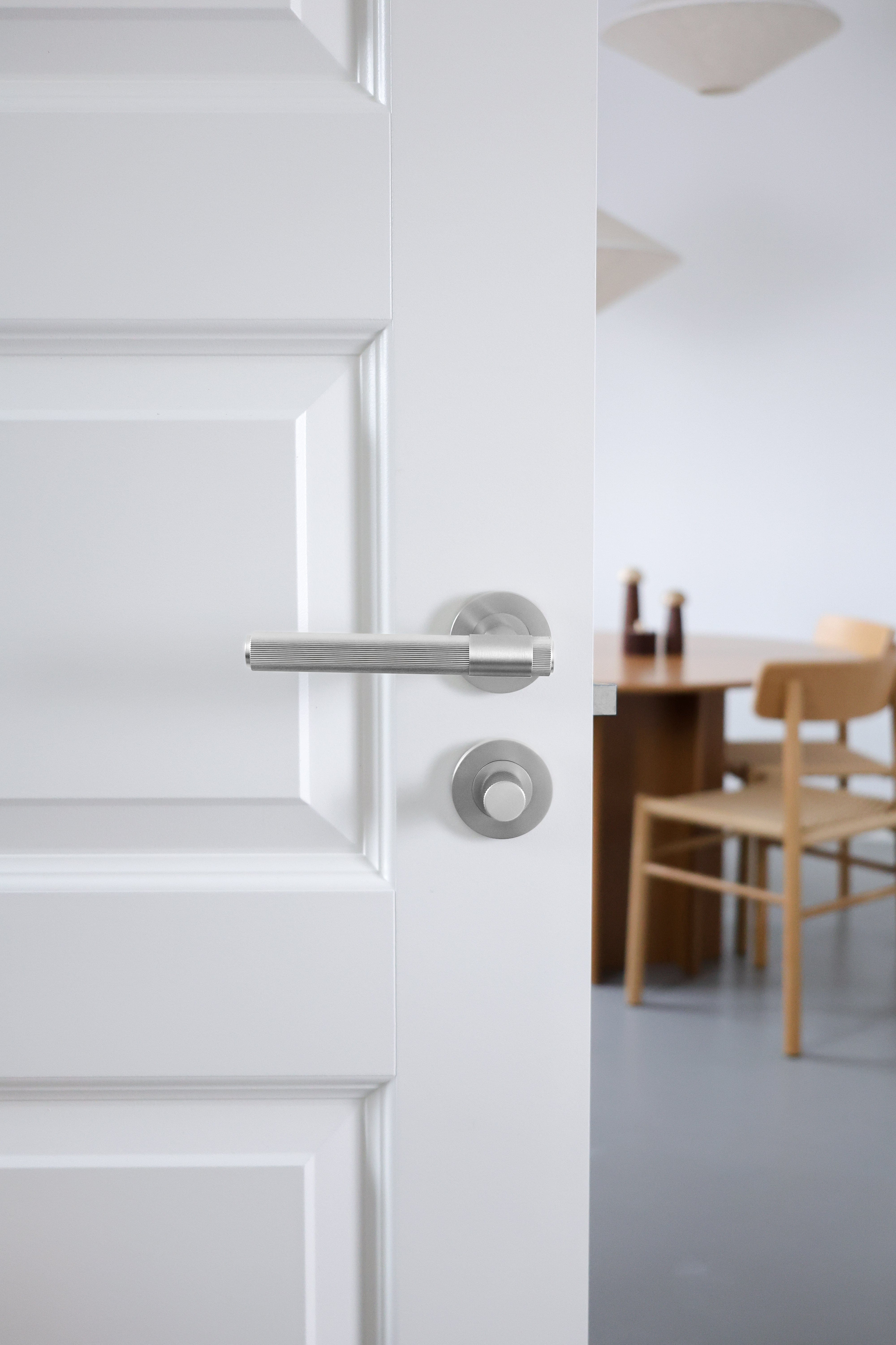 Kingston Reeded | Dørhåndtag i Rustfrit Stål Finish Alexander & Wilks AW242SNPVD-SET FINICC