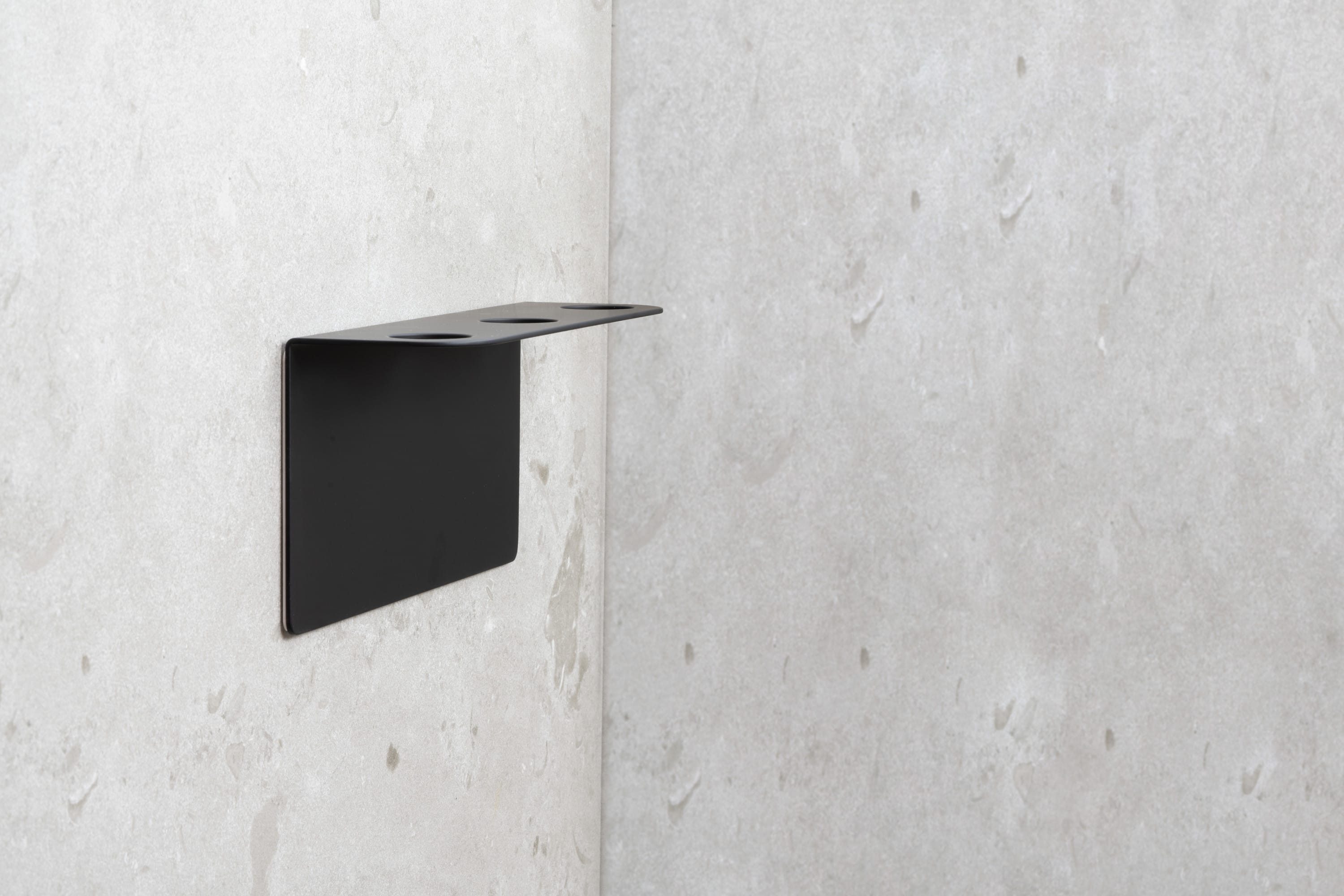 Base 3 | Sæbeholder i Mat Sort Beslag Design BD-606087-41 FINICC