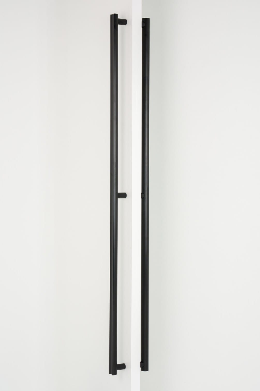 Moon Big | Pull Bar i Sort - Dobbeltside montering Viefe FINICC