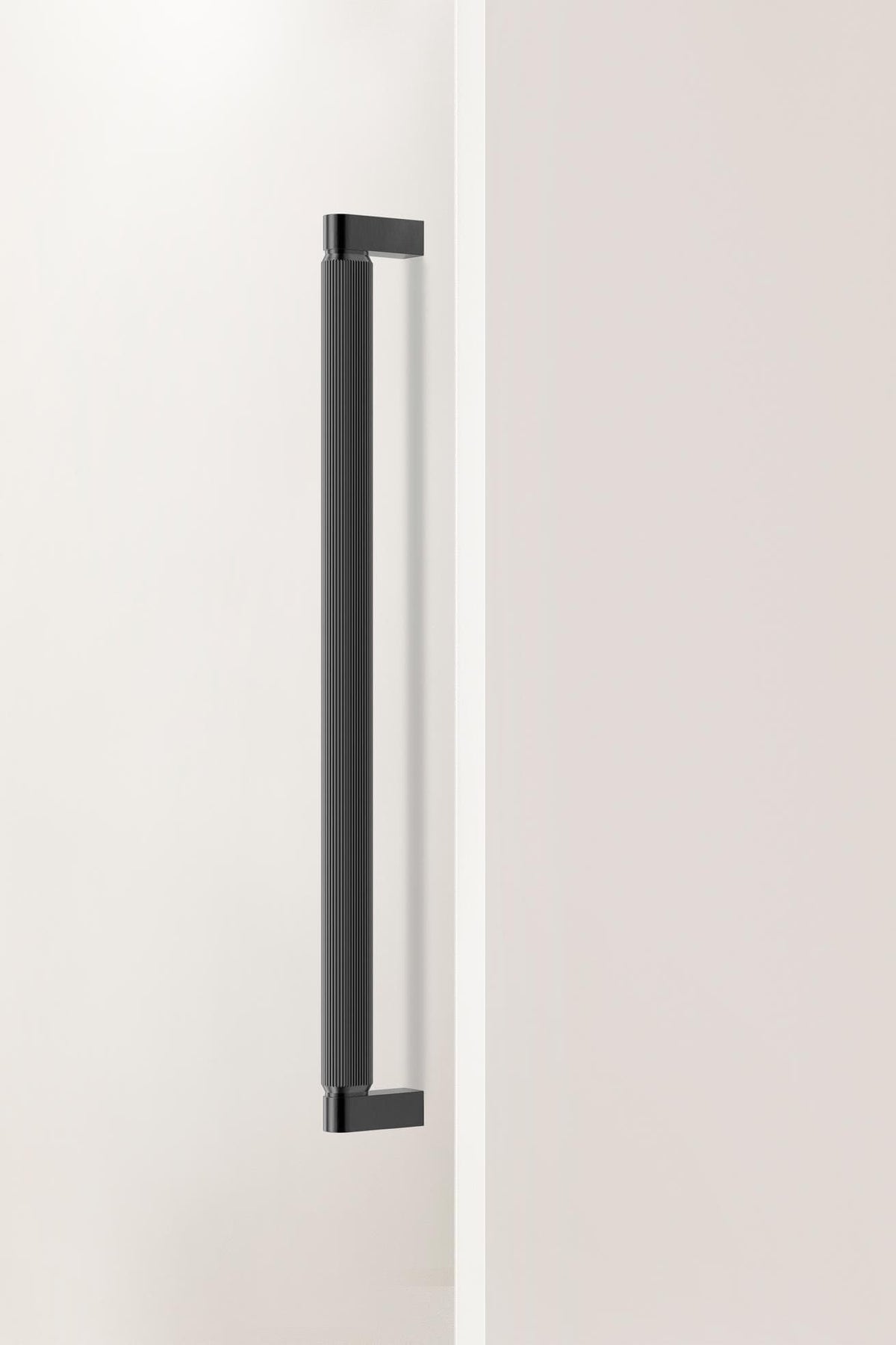 Brooklyn Big | Pull Bar i Børstet Titanium - En sidet montering Viefe FINICC