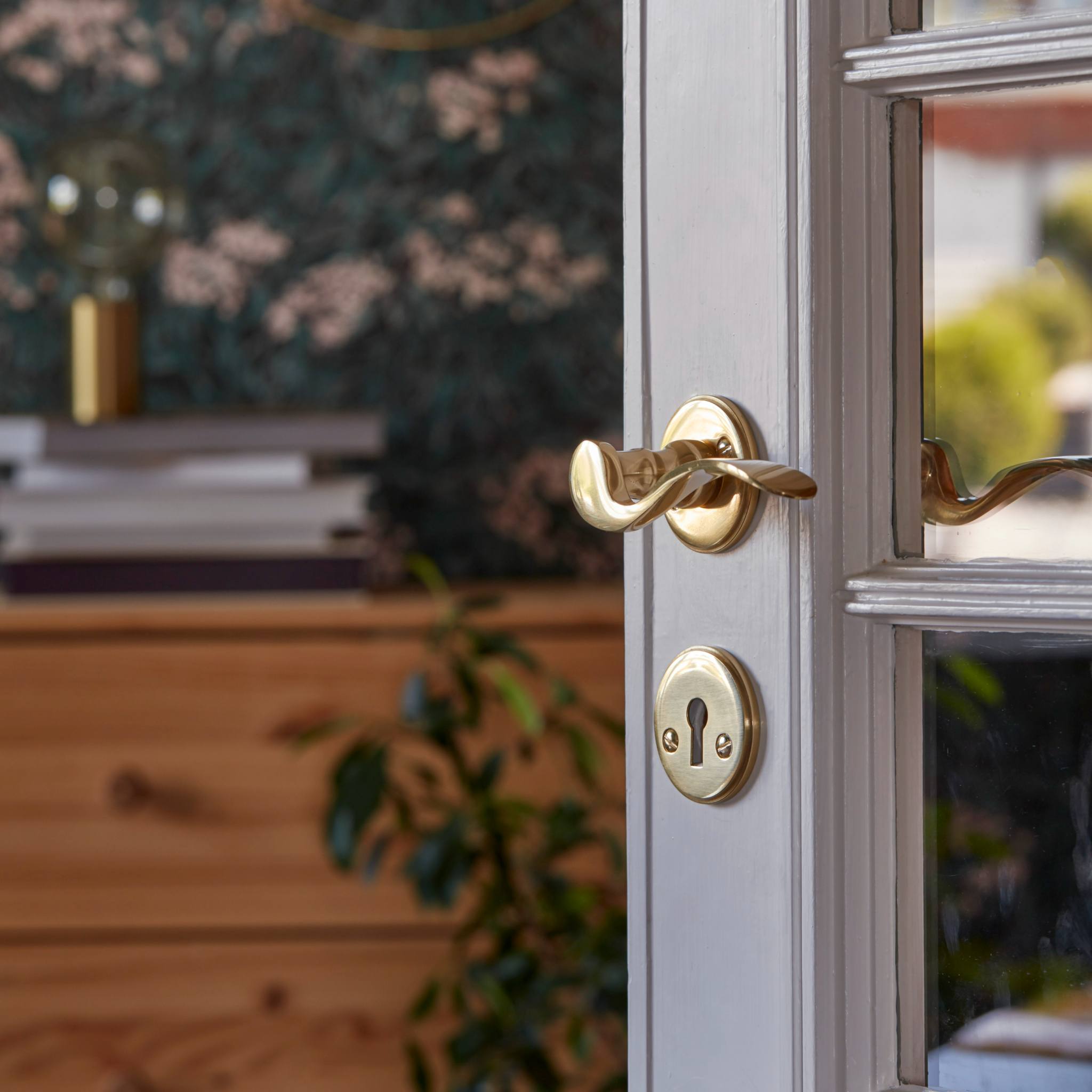 A9673 | Dørhåndtag i Blank Messing med Lak inkl nøgleskilte L 115 mm (C/C 30 mm) Habo HB-10833 FINICC