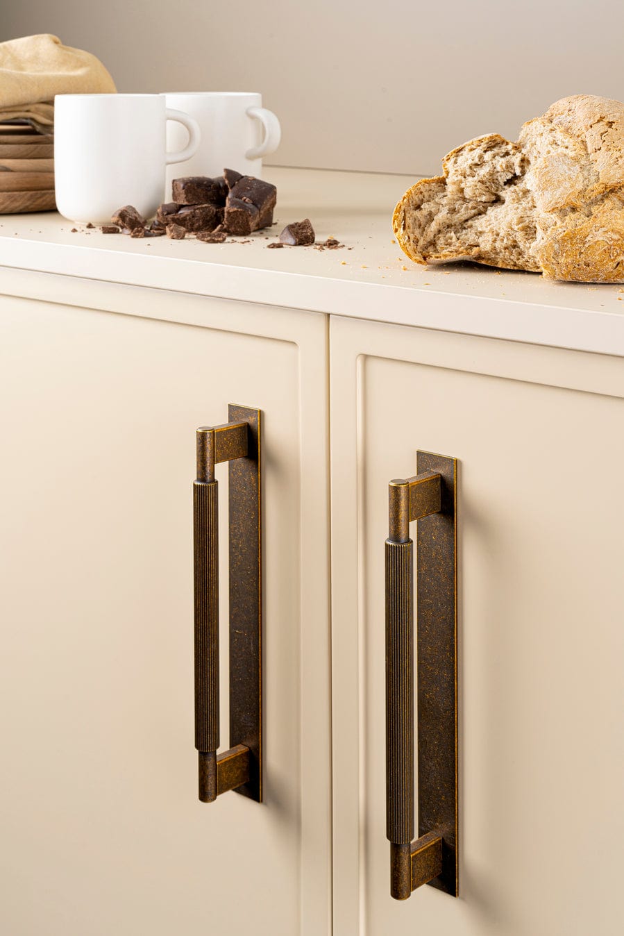 Arpa T Plate | Handtag/Knopp i Antik Mässing