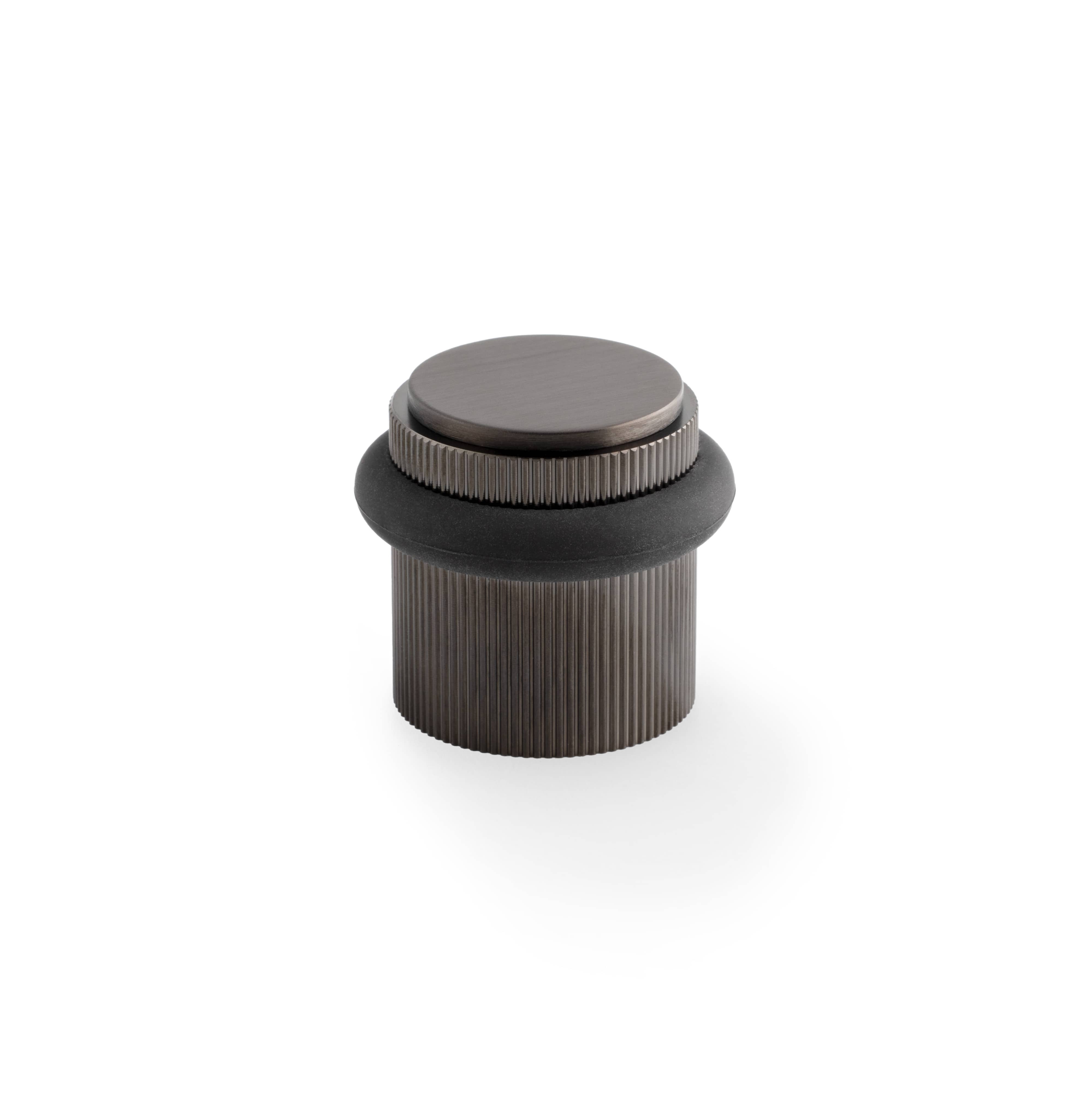 Brunel Floor Reeded | Dørstopper i Dark Bronze Ø 35 mm x H 38,5 mm Alexander & Wilks AW639RDBZPVD FINICC