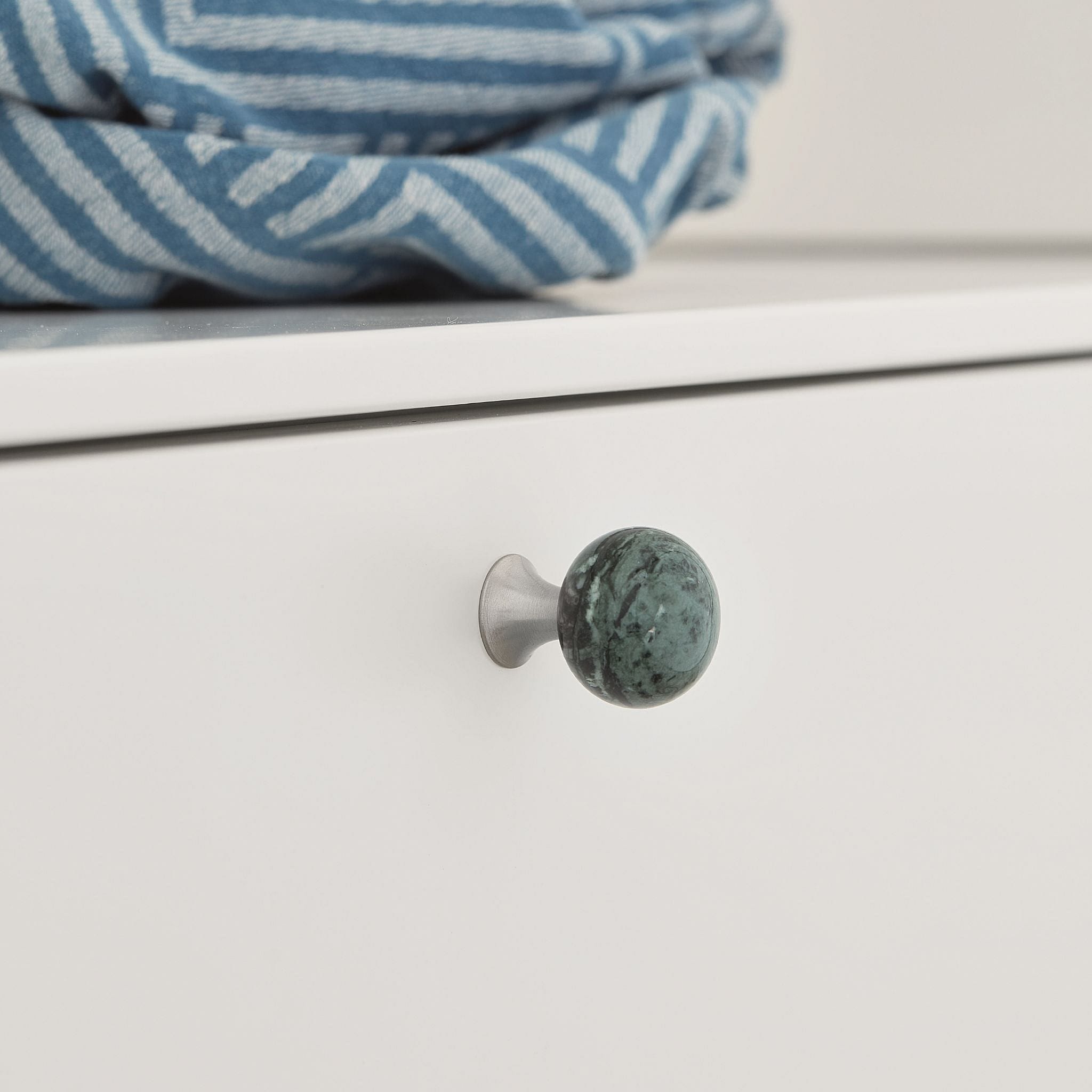 Bead Straight | Knop i Grøn Marmor Ø 28 mm Furnipart FP-242035028-25/GM FINICC