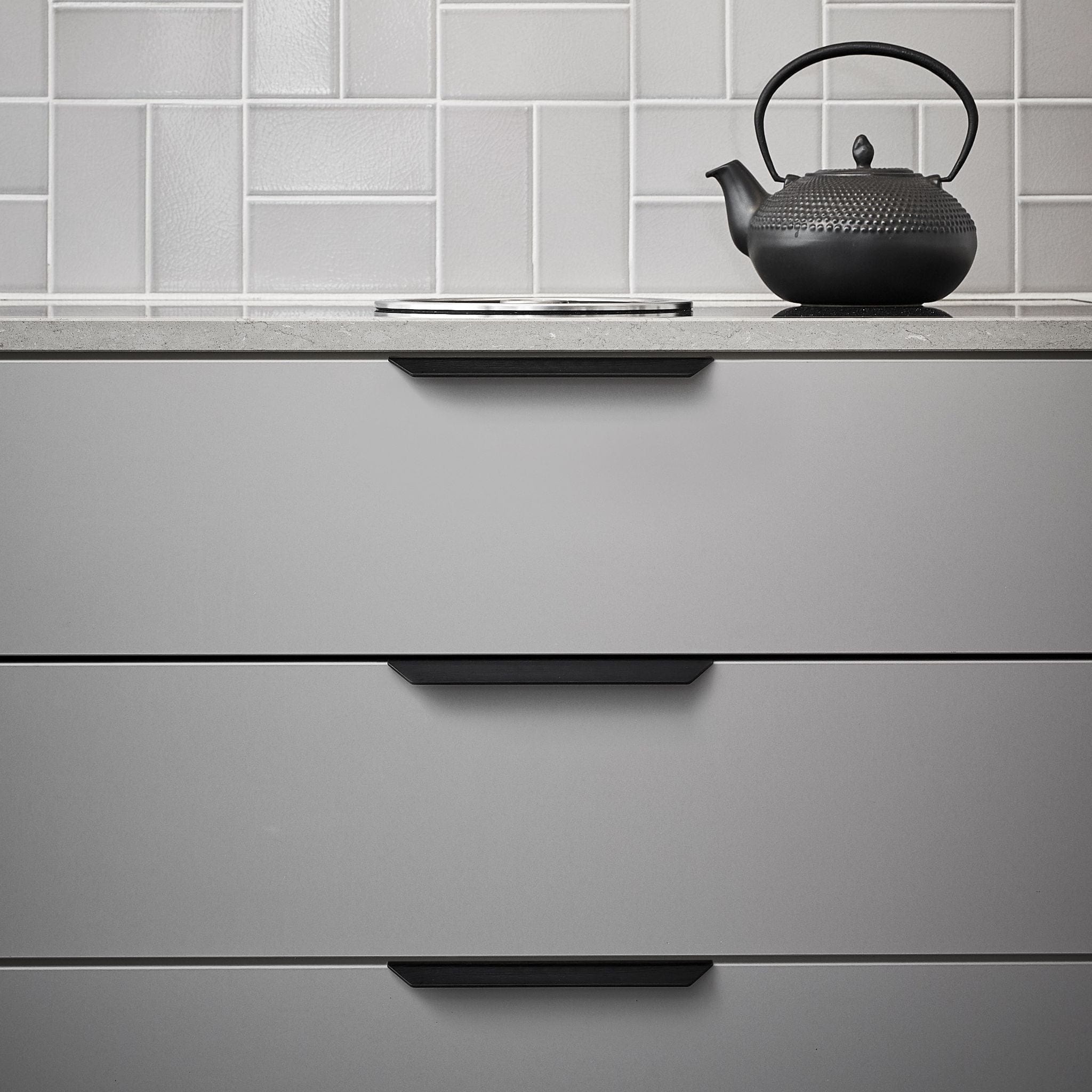 Blaze 2 | Greb i Børstet Mat Sort Furnipart FINICC