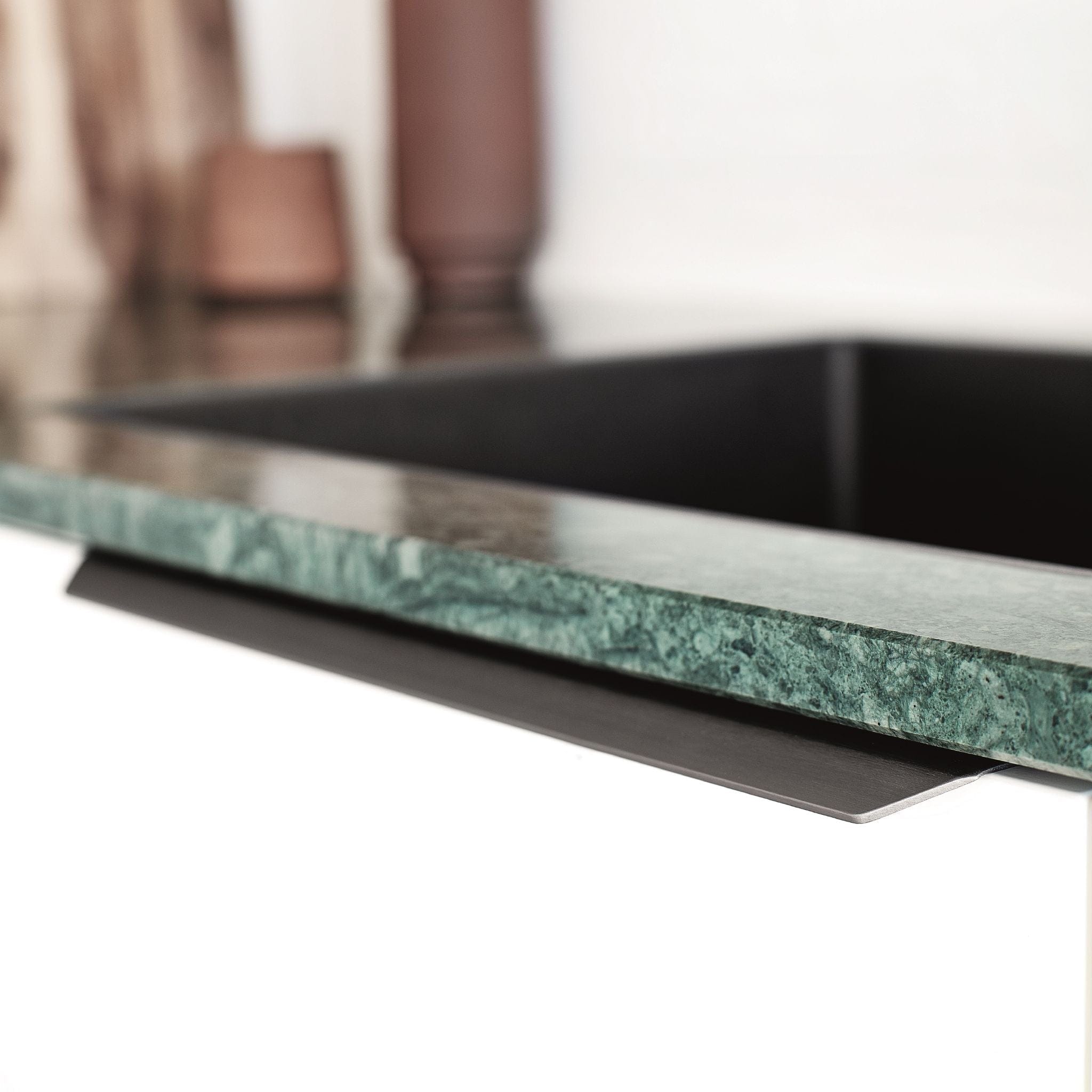 Blaze 2 | Greb i Børstet Mat Sort Furnipart FINICC