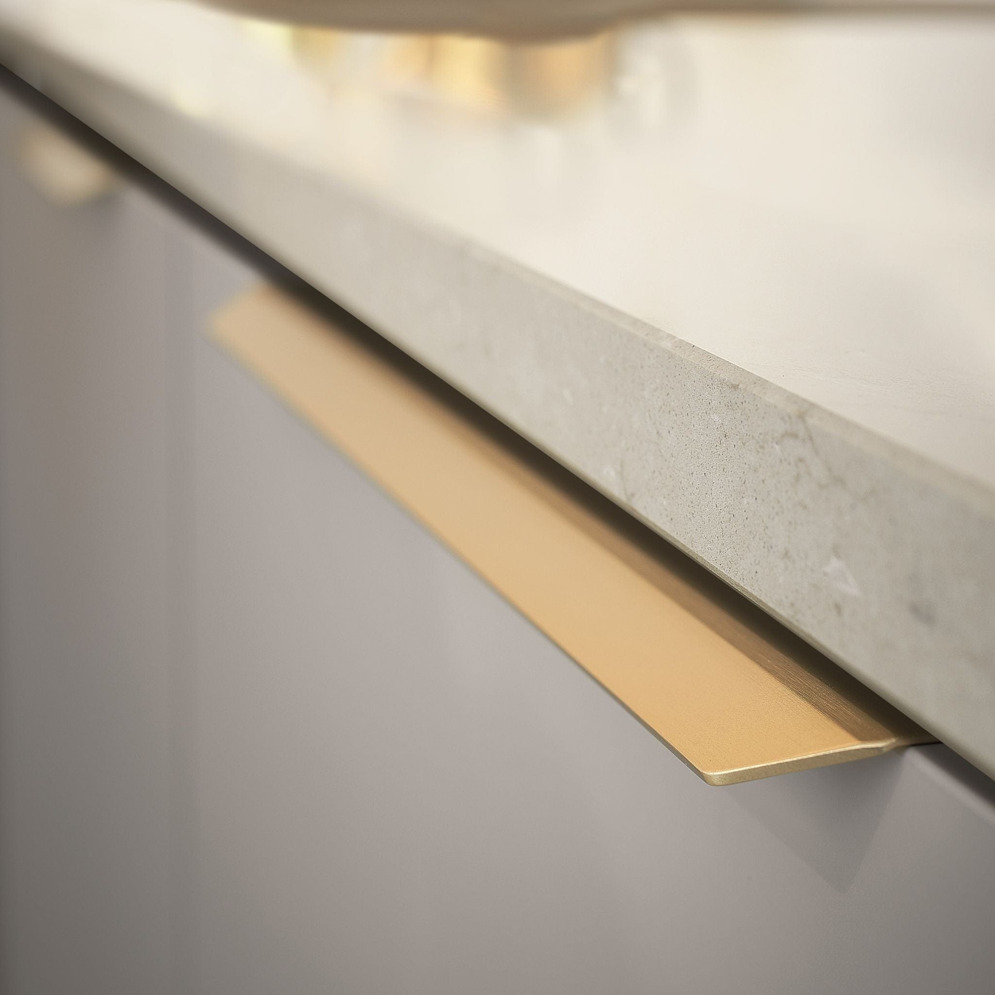 Blaze 2 | Greb i Børstet Messing Furnipart FINICC