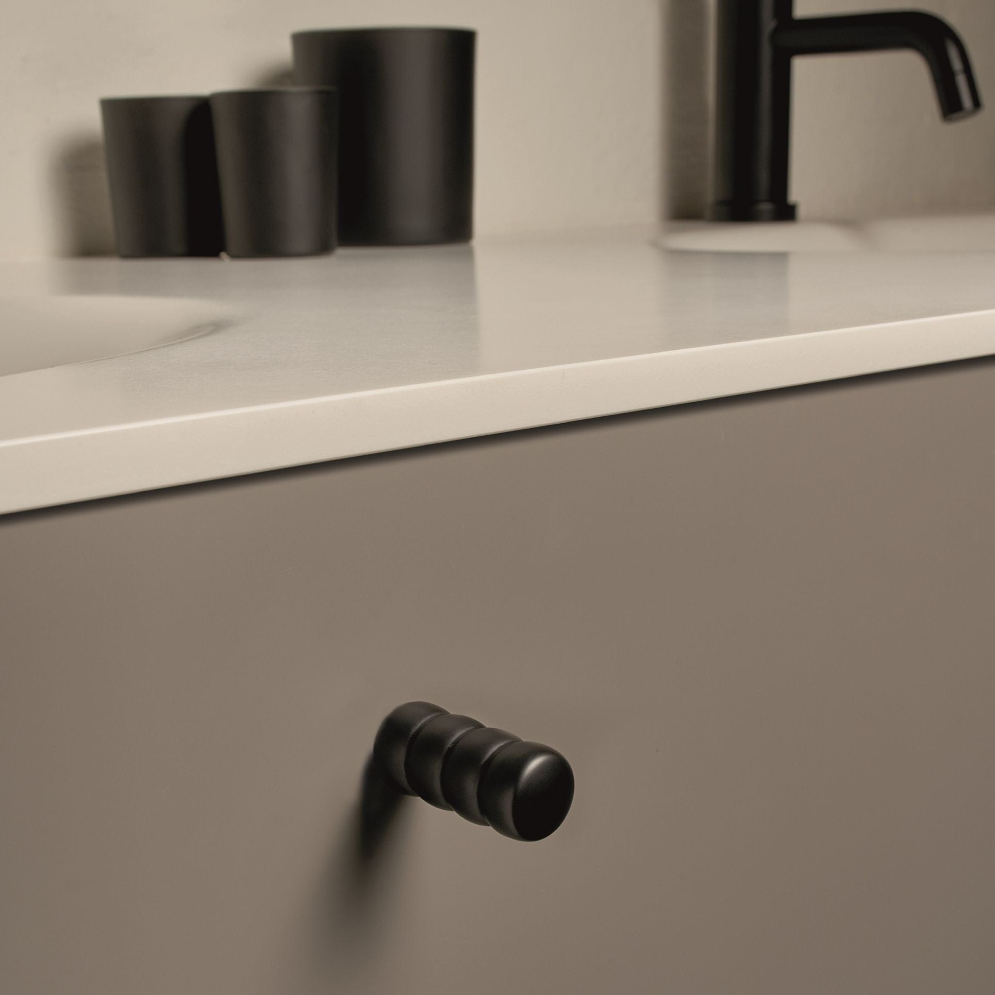 Bounce | Knop i Mat Sort Ø 16 mm Furnipart FP-546760016-99 FINICC