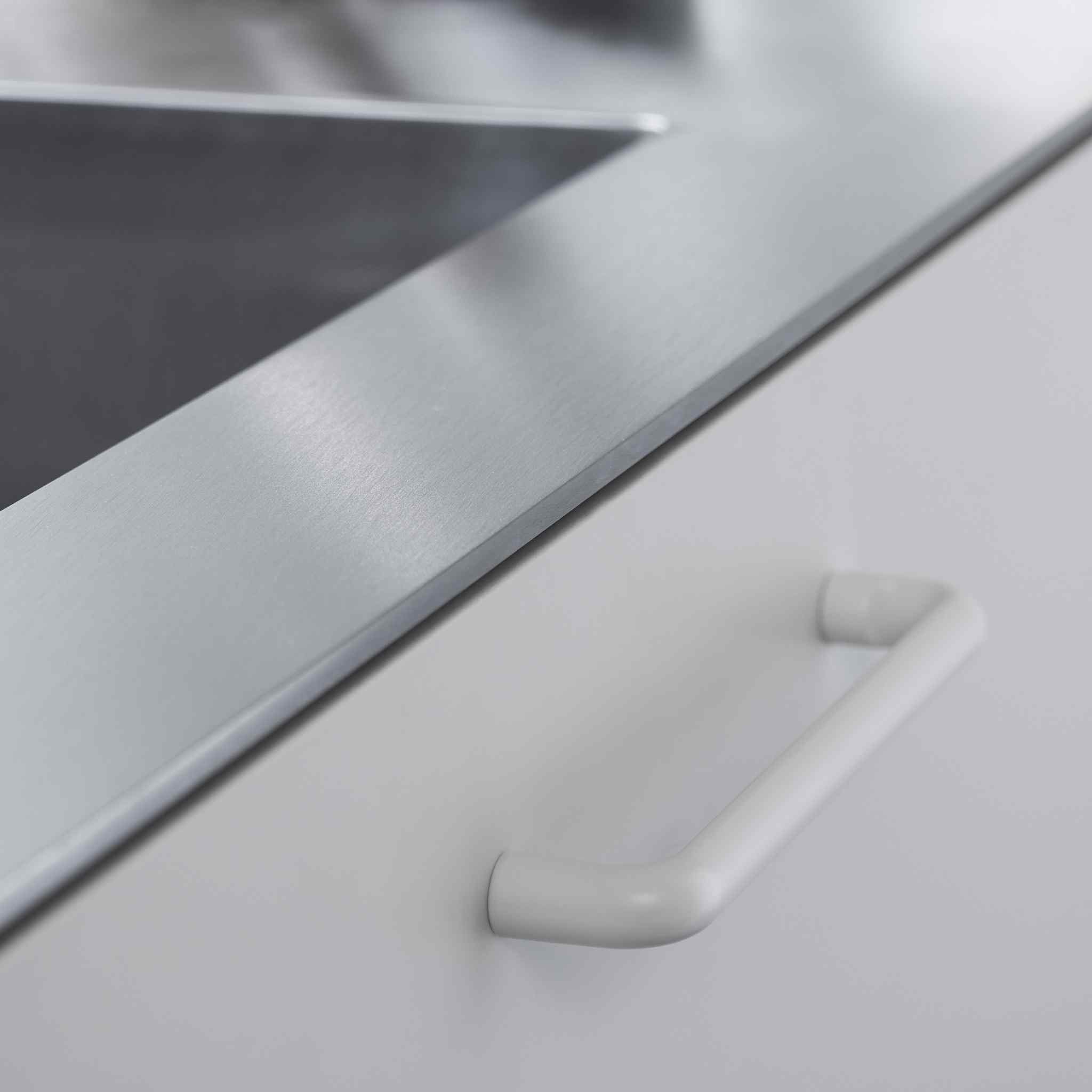 Carve | Greb i Mat Hvid Furnipart FINICC