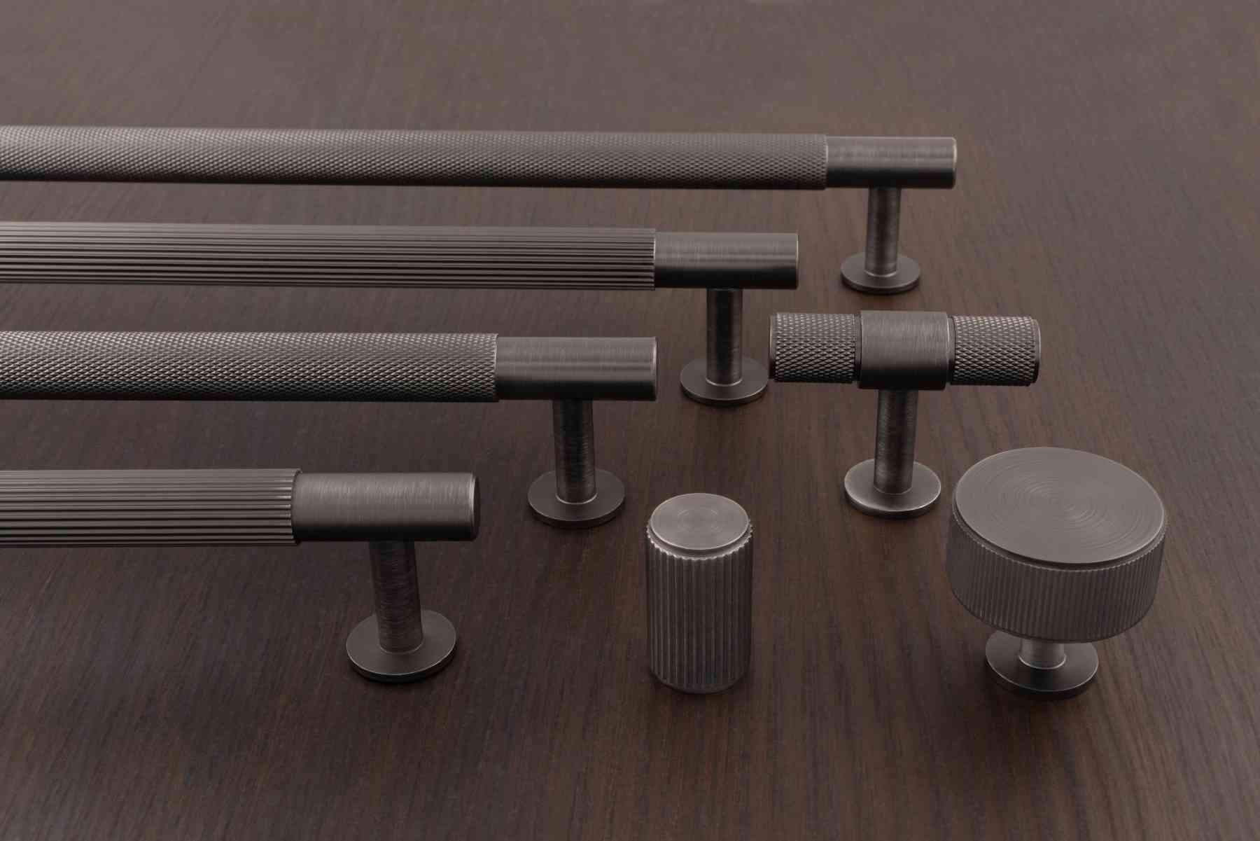 CB Cross T-Bar | Greb/Knop i Antrasit Grå L 50 mm x D 40 mm Carlisle Brass FTD701ANT FINICC