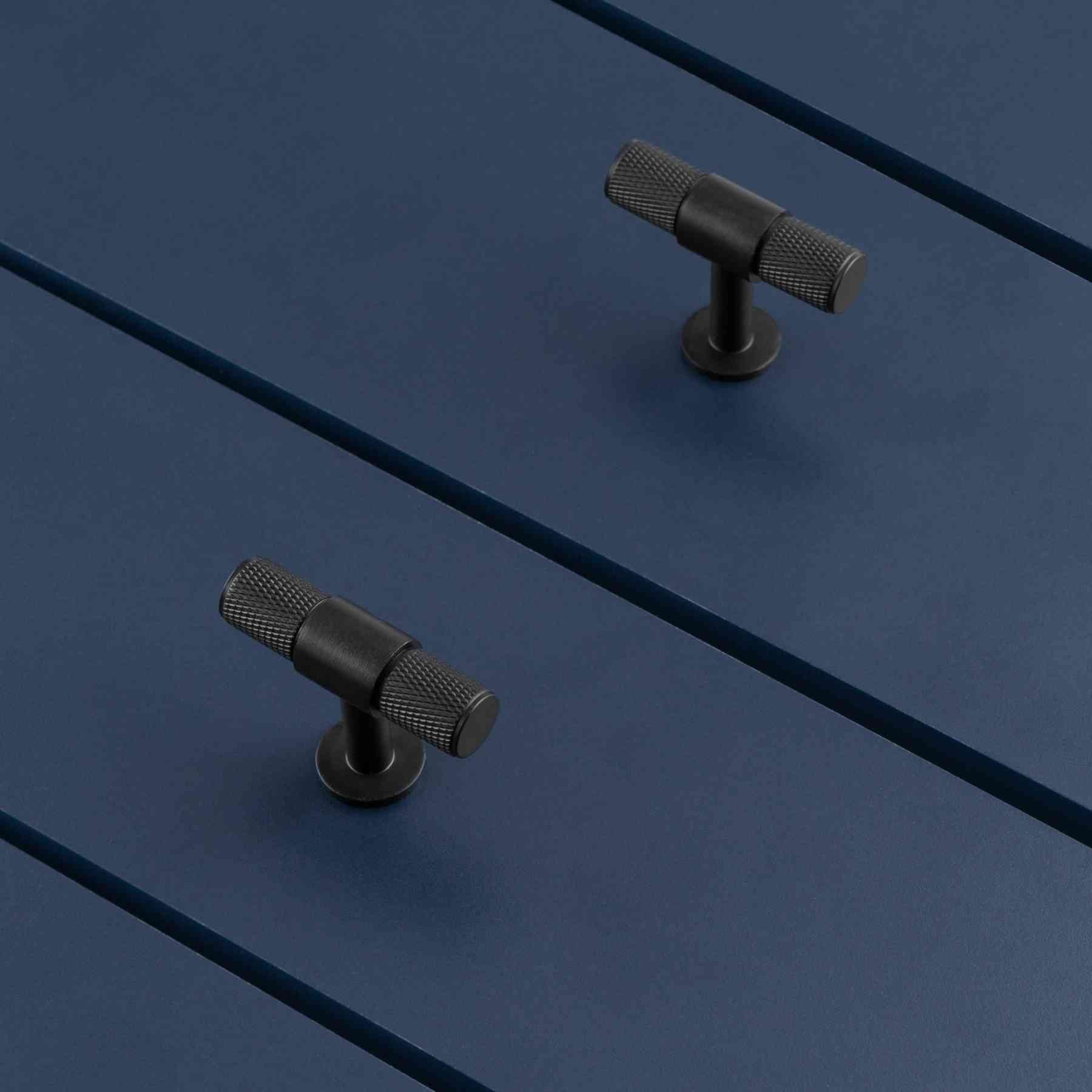 CB Cross T-Bar | Greb/Knop i Mat Sort L 50 mm x D 40 mm Carlisle Brass FTD701MB FINICC