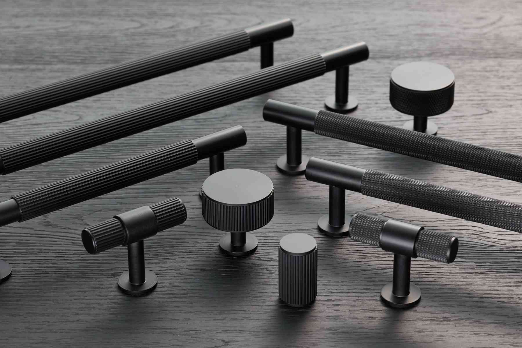 CB Cross T-Bar | Handtag/Knopp i Matt Svart