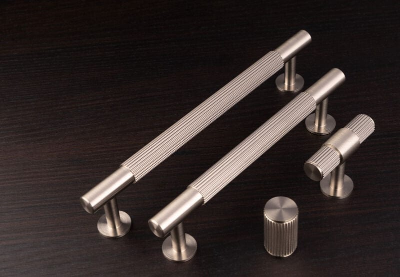 CB Lines | Greb i Rustfrit Stål Finish Carlisle Brass FINICC