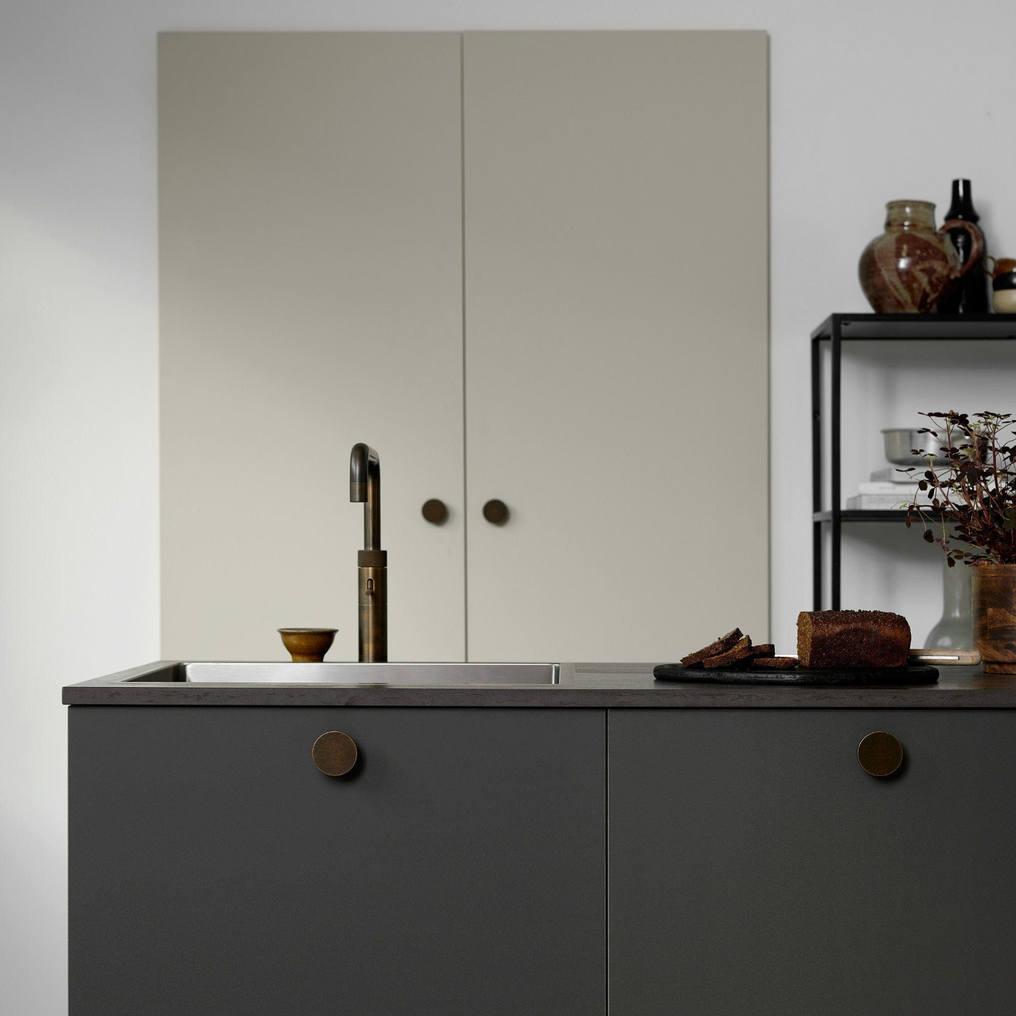 Circle | Knop i Mørkebrun Eg Ø 50 mm x D 24 mm Furnipart FP-103820050-056 FINICC