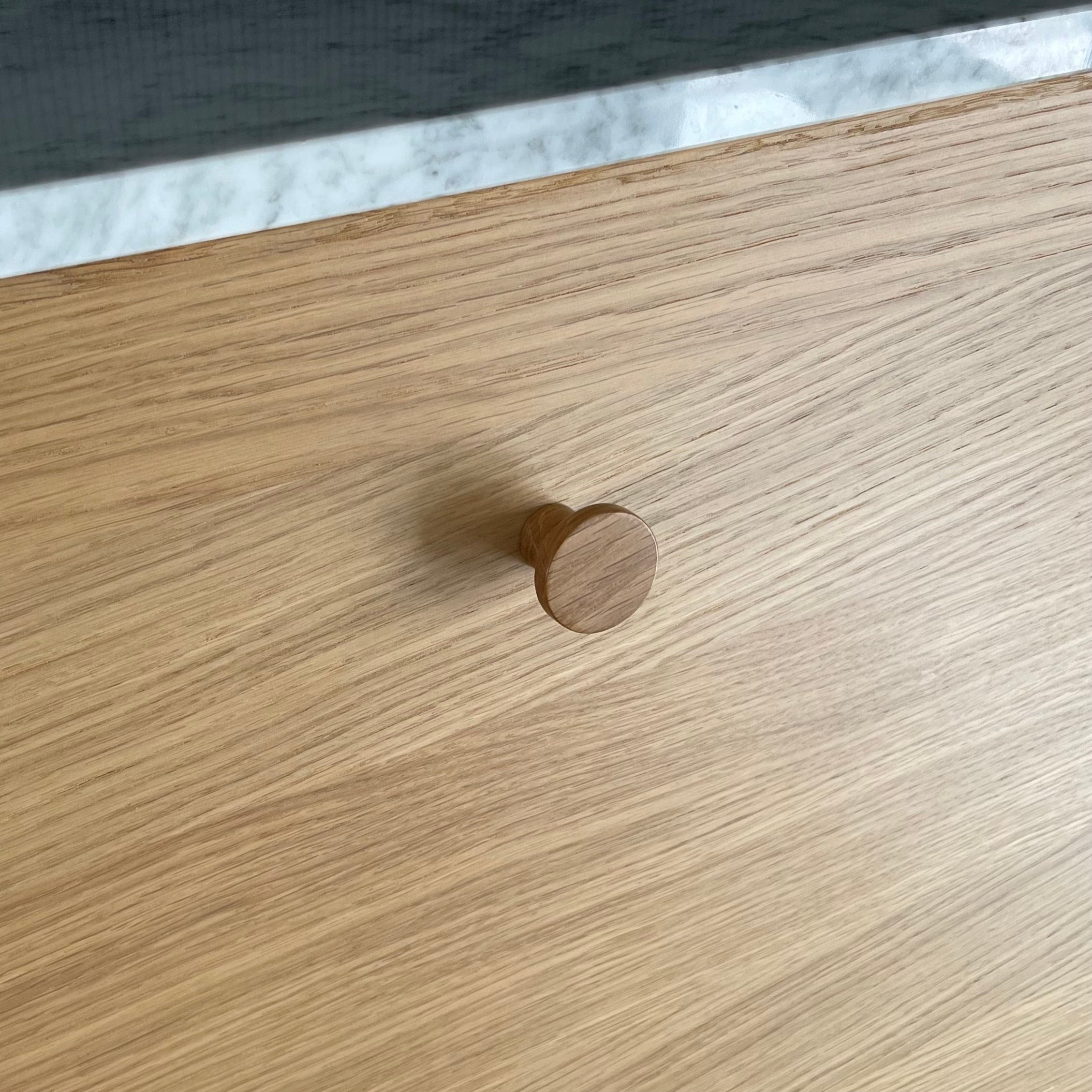 Circum | Møbelknop eller Knage i Lakeret Eg Vonsild FINICC