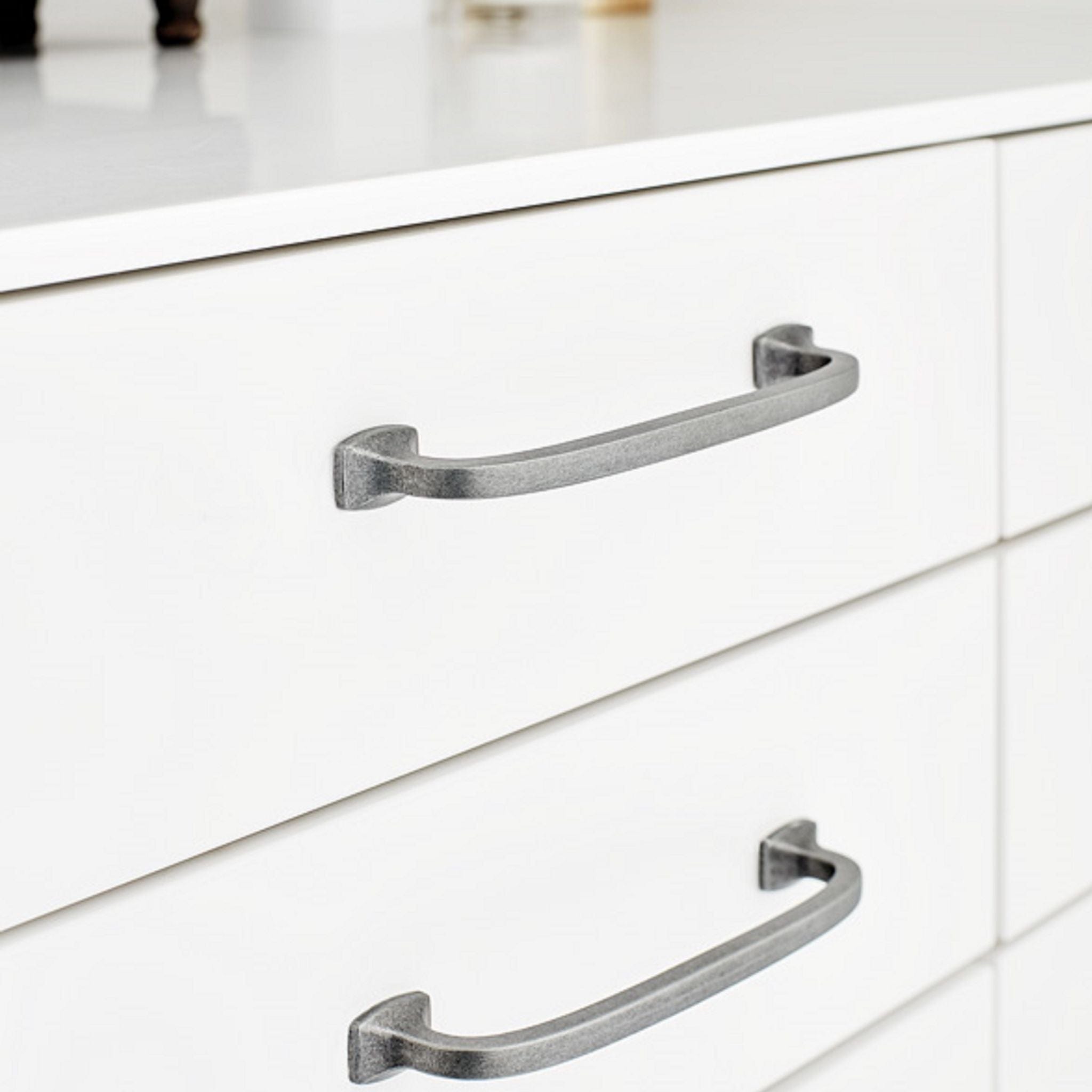 Classic | Greb i Antik Grå L 186 mm (C/C: 160 mm) Furnipart FP-536460160-22 FINICC