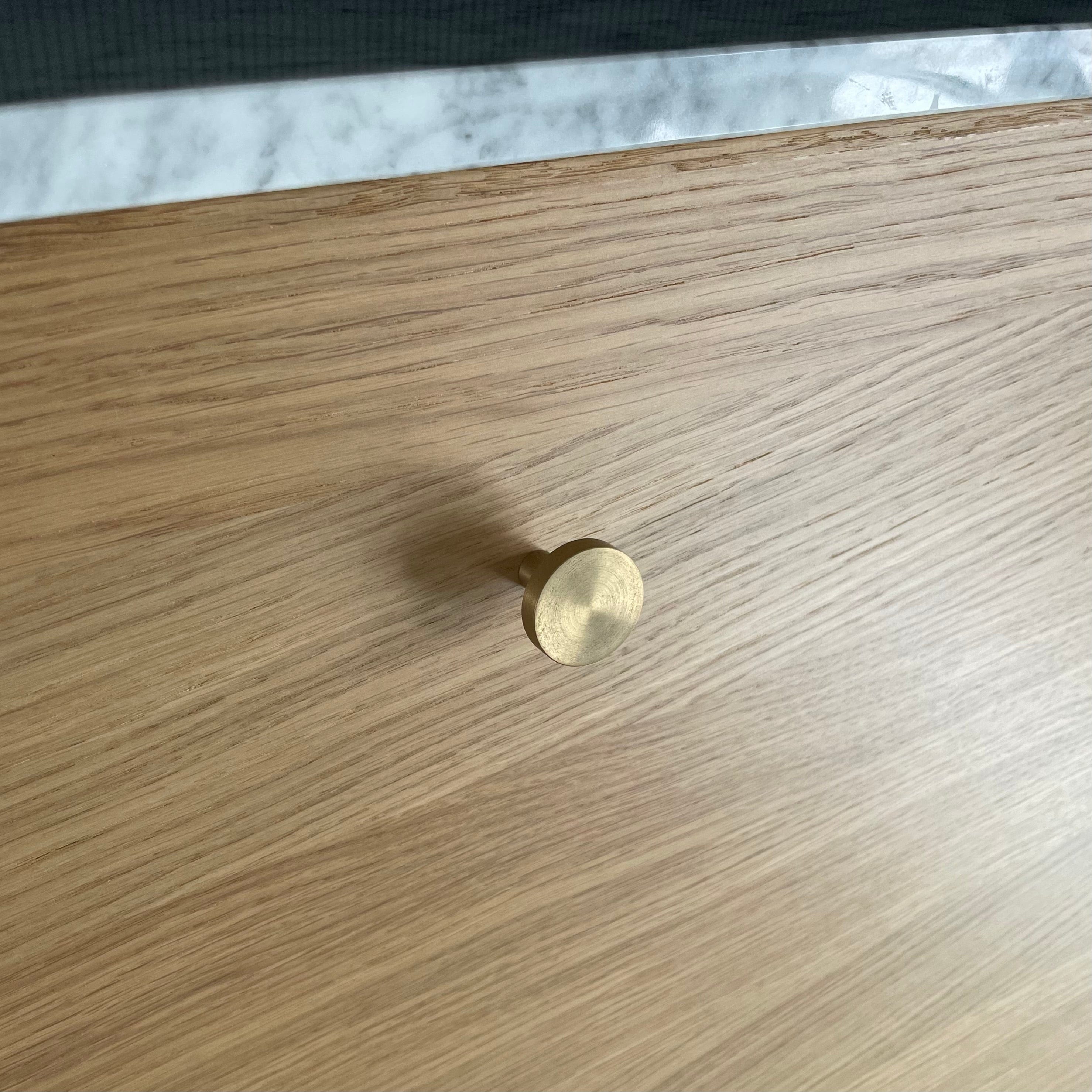 Contemporary | Knop i Børstet Messing uden Lak I-REFINE FINICC