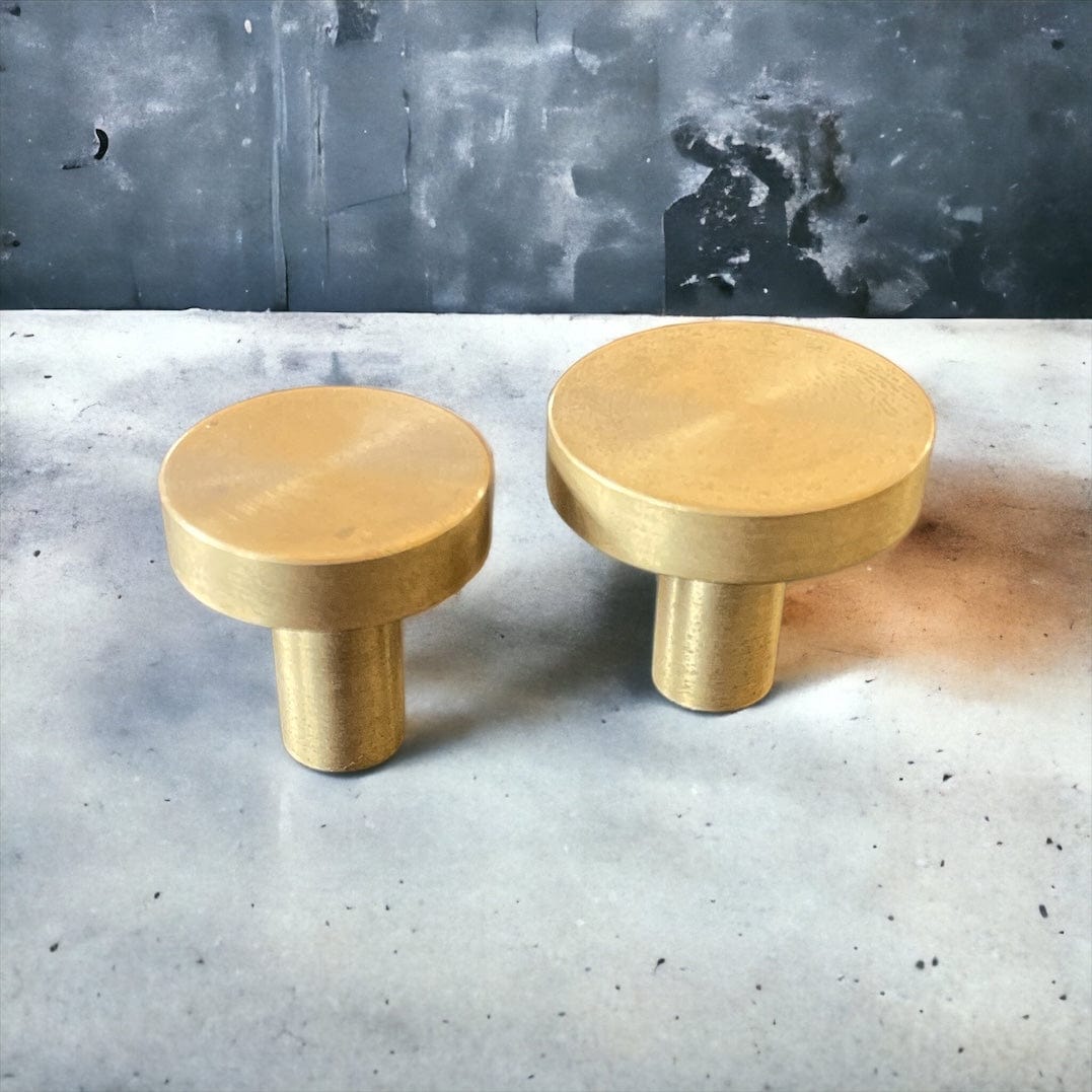 Contemporary | Knop i Børstet Messing uden Lak I-REFINE FINICC