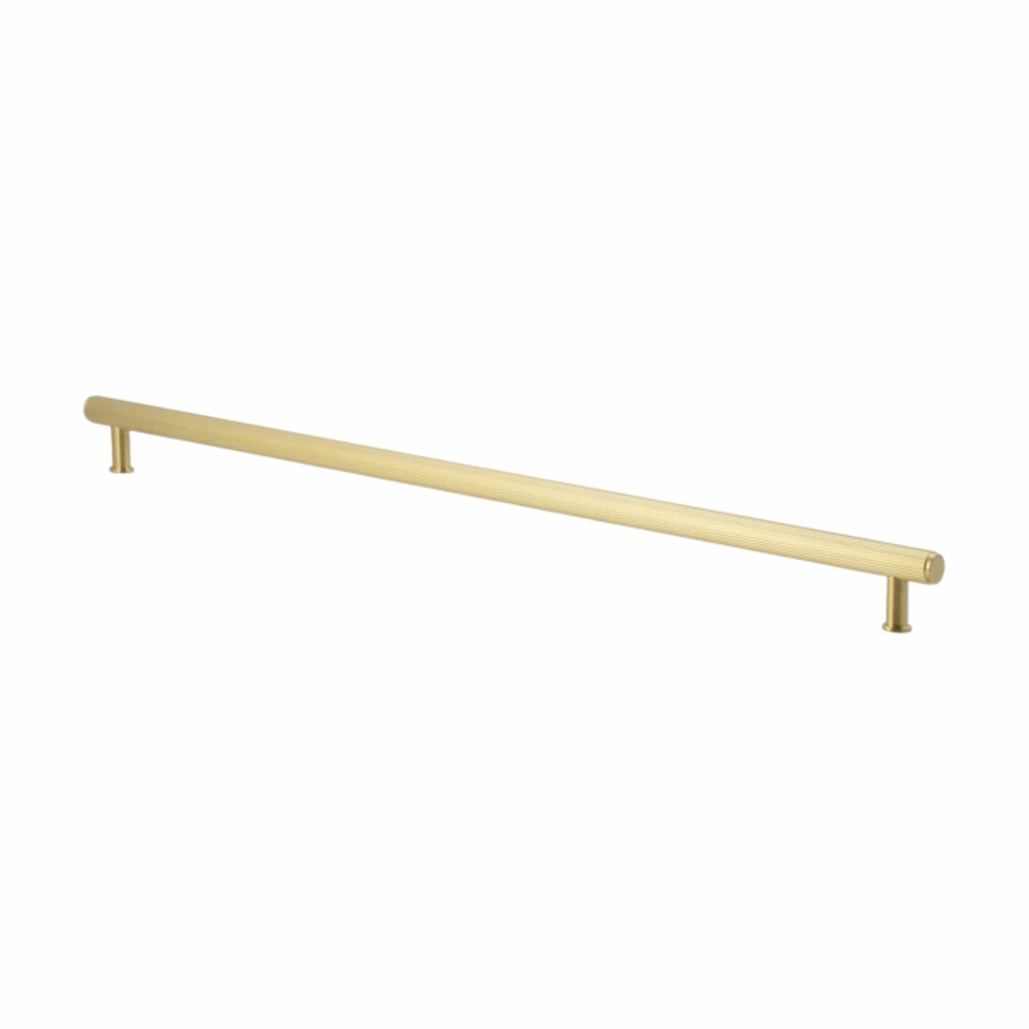 Crispin Reeded | Greb i Børstet Messing med Lak L 485 mm (C/C 448 mm) Alexander & Wilks AW809R-448-SBPVD FINICC