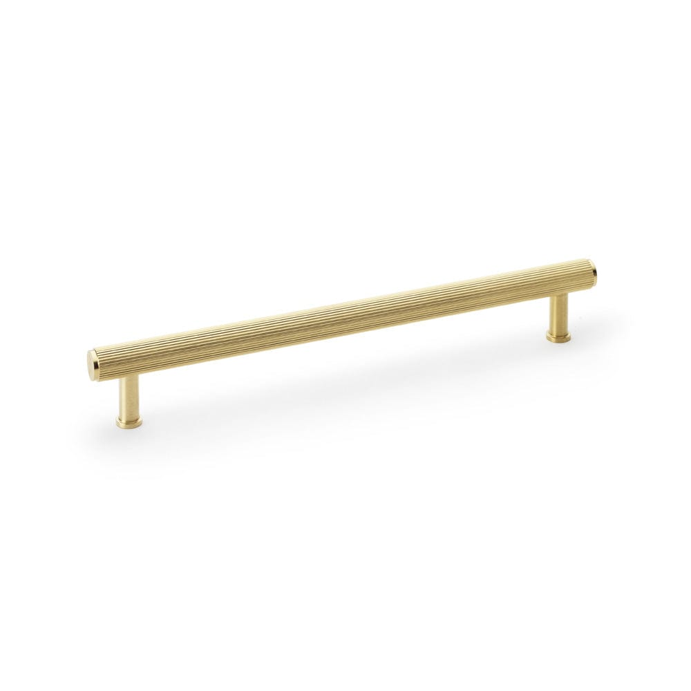 Crispin Reeded | Greb i Børstet Messing med Lak L 262 mm (C/C 224 mm) Alexander & Wilks AW809R-224-SBPVD FINICC