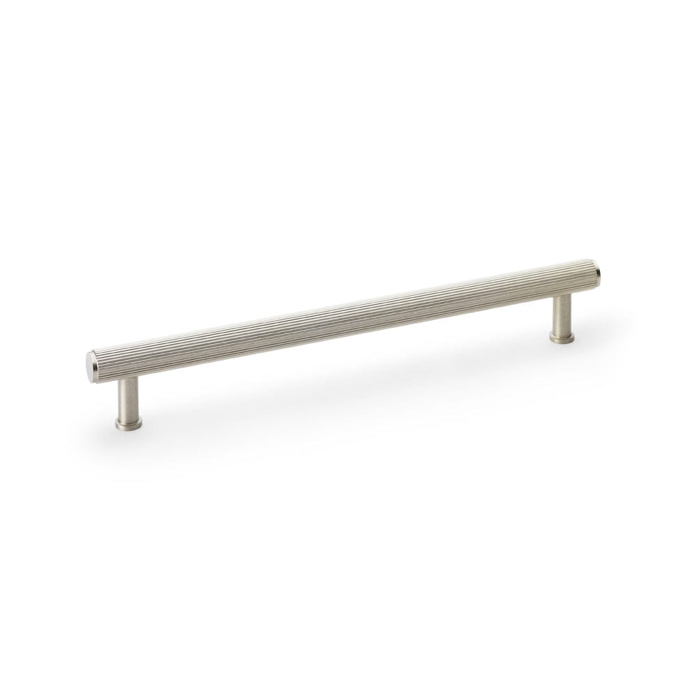 Crispin Reeded | Handtag i Rostfritt Stål Finish