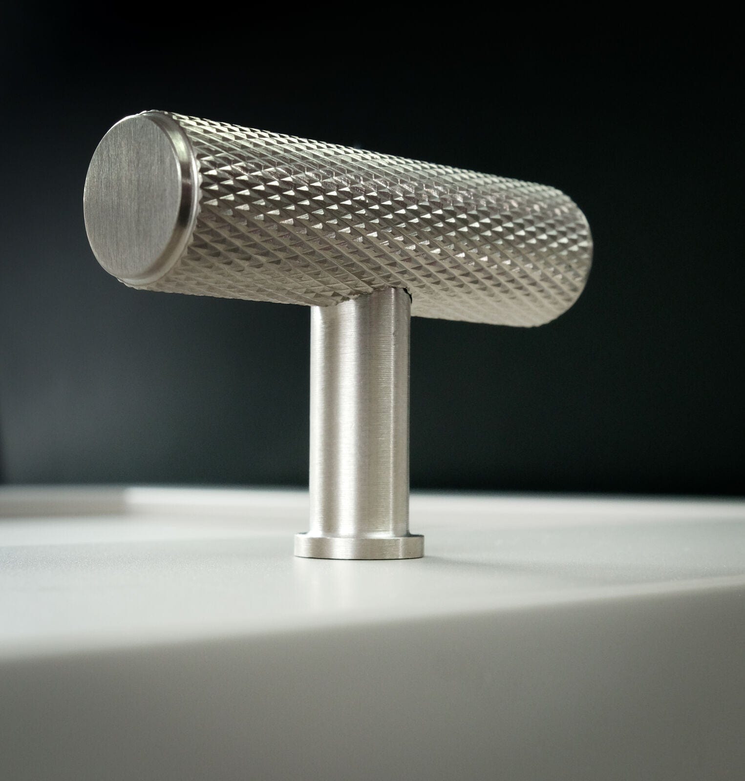 Crispin T-Bar Knurled | Greb/Knop i Blank Nikkel L 55 mm x D 38 mm Alexander & Wilks AW801-55-PN FINICC
