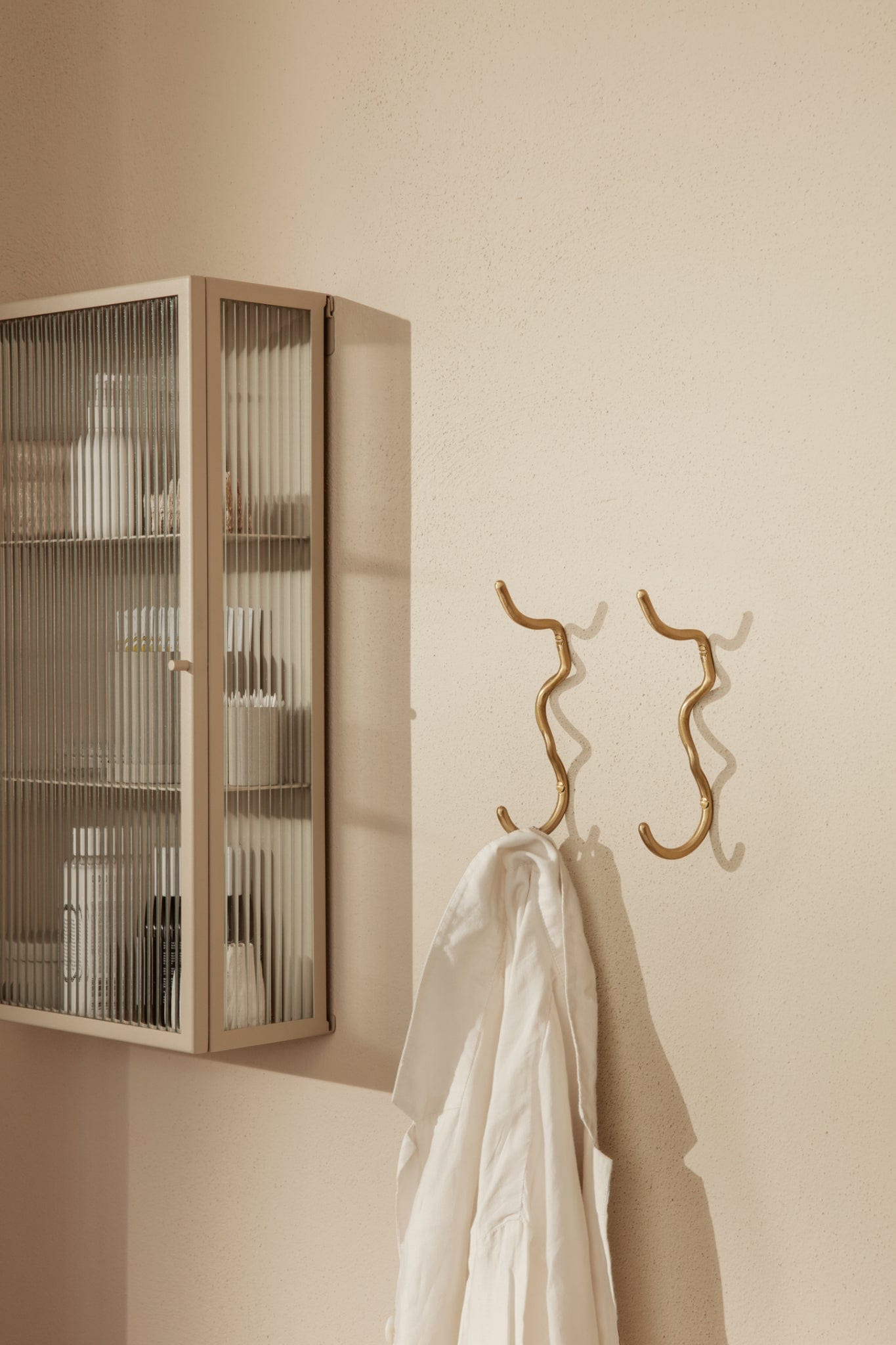 Curvature | Knage i Mat Messing Med lak L 30 mm x B 197 mm ferm LIVING FL-1104263289 FINICC