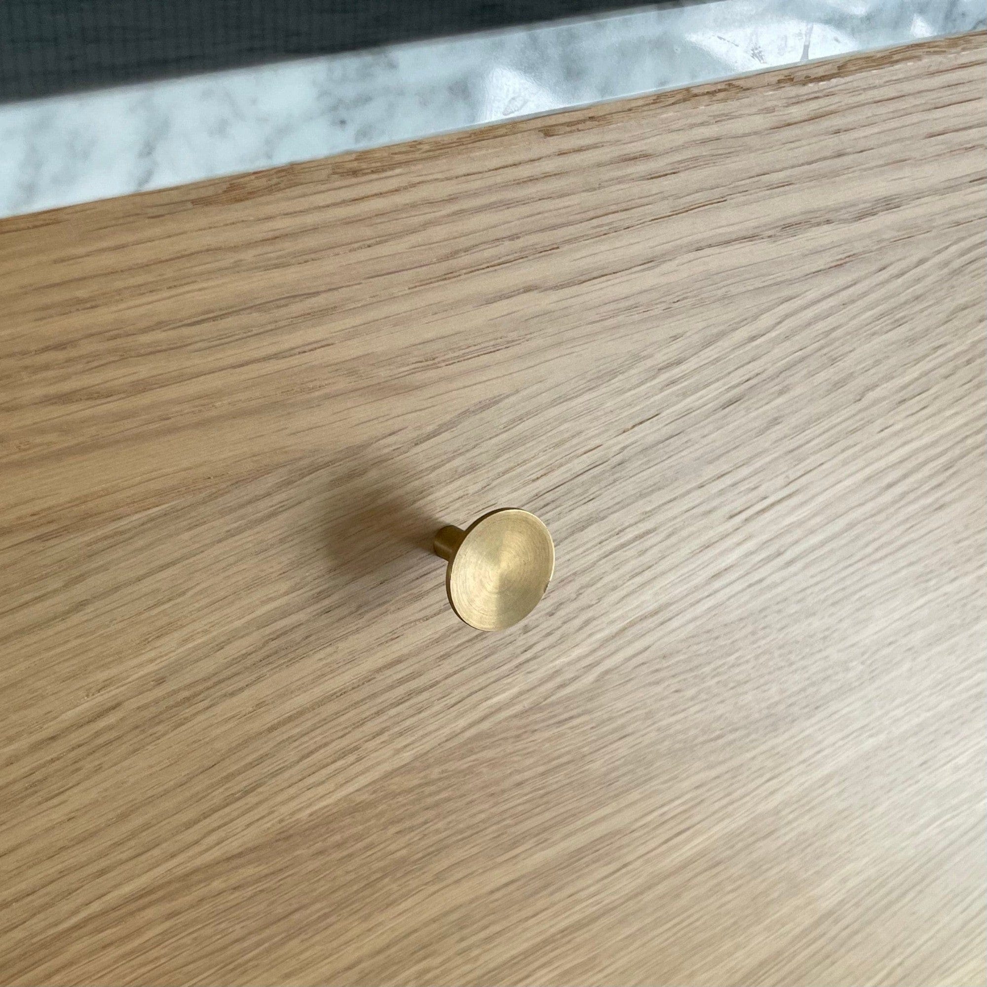 Deep | Knop i Børstet Messing med Lak I-REFINE FINICC