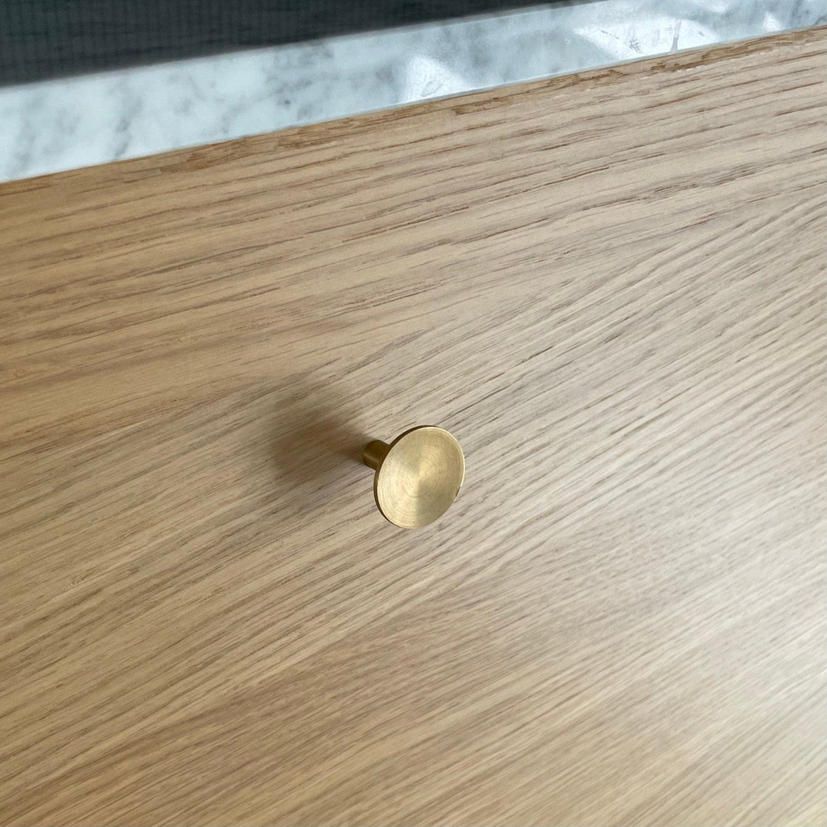 Deep | Knop i Børstet Messing uden Lak I-REFINE FINICC
