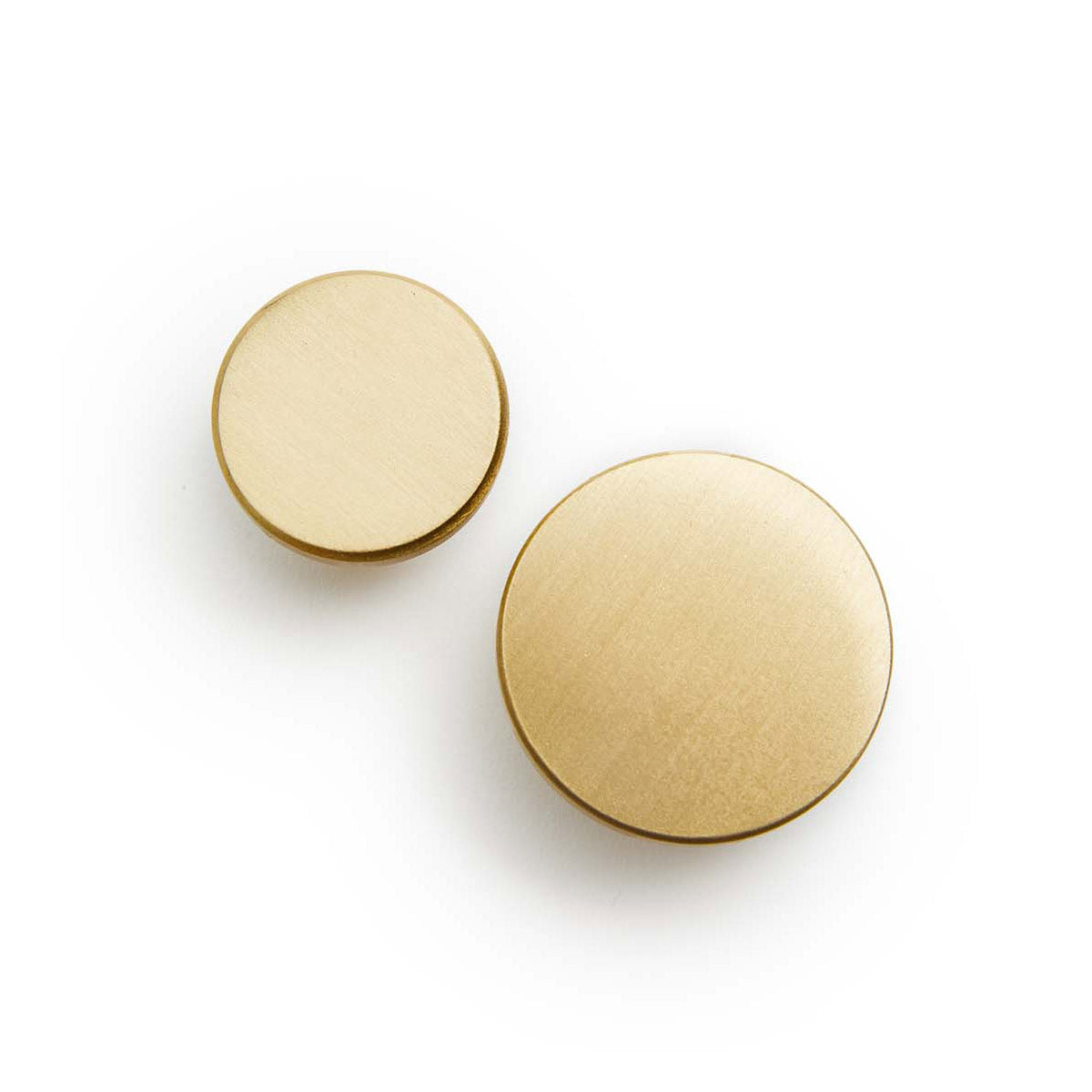 Dot | Knop/Knage i Børstet Messing Med lak MOUD Home FINICC