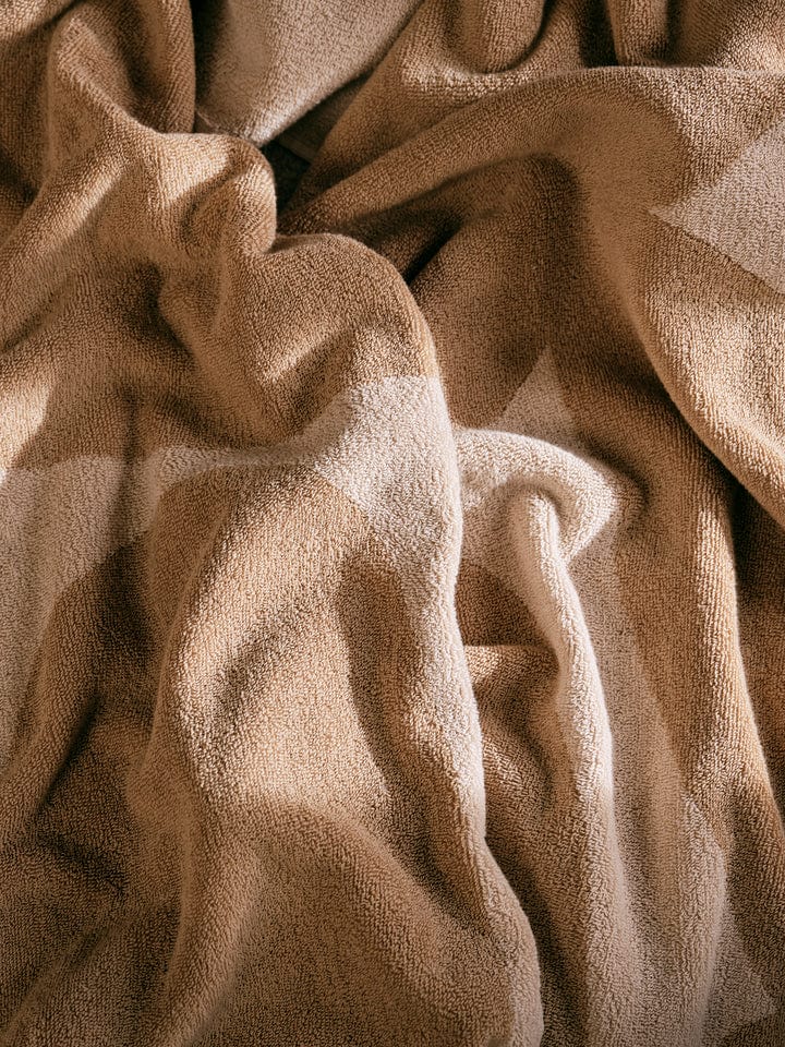 Ebb | Håndklæde i Sand/Off-white ferm LIVING FINICC