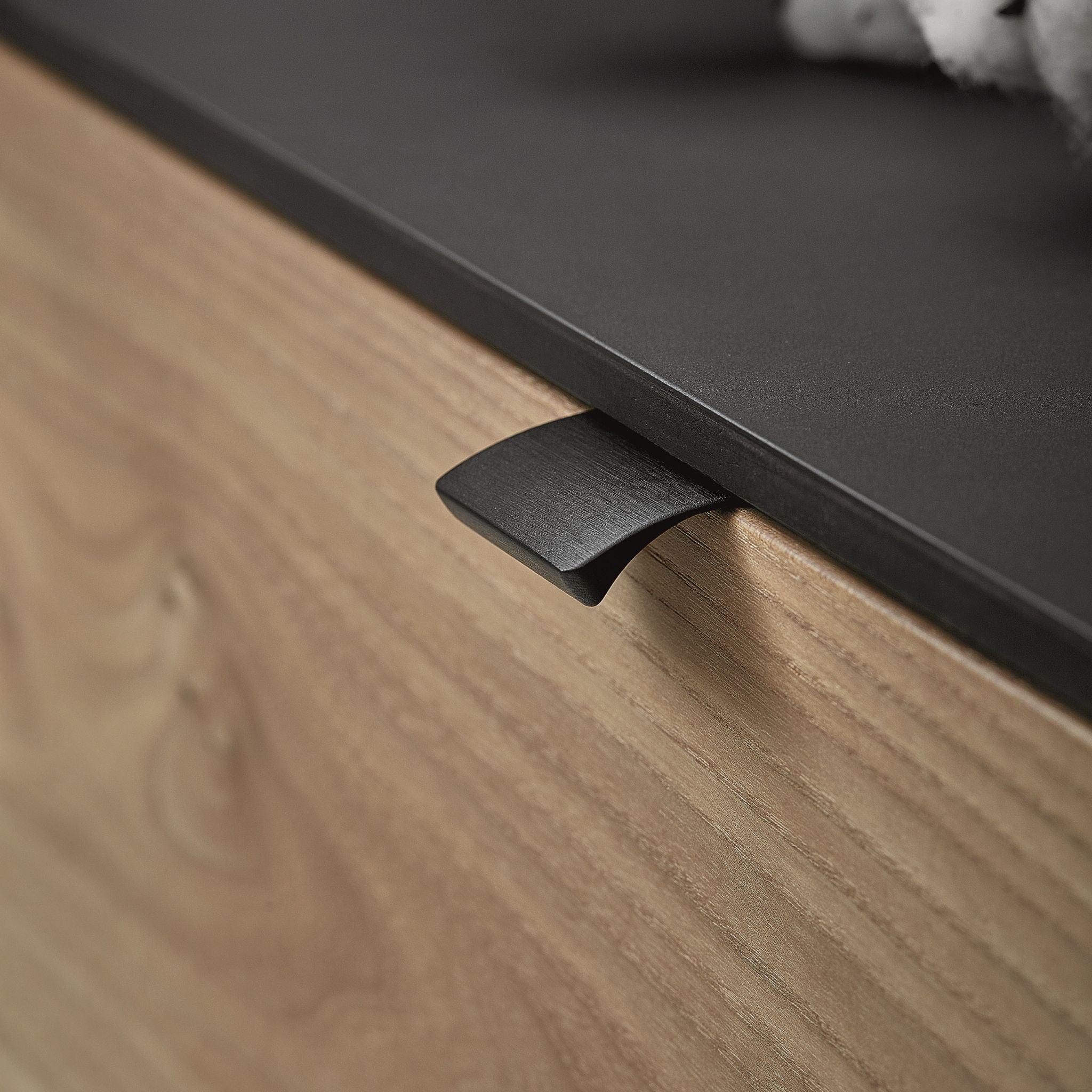 Edge Straight | Greb i Antik Bronze Furnipart FINICC