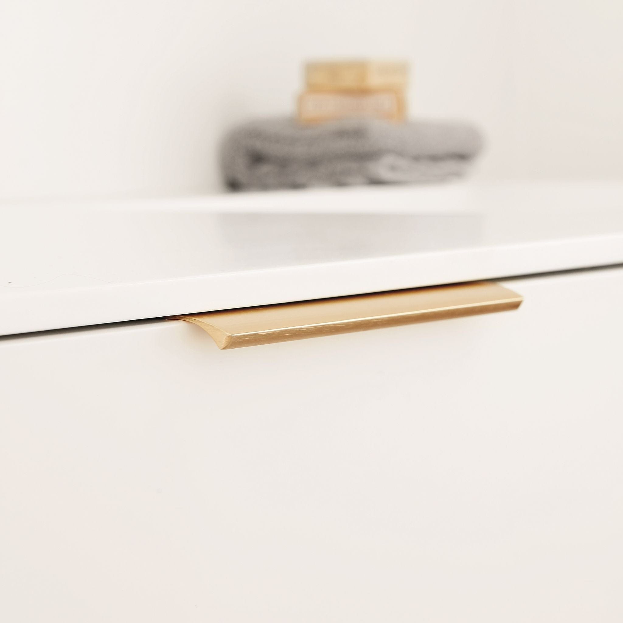 Edge Straight | Handtag i Borstad Mässing Finish