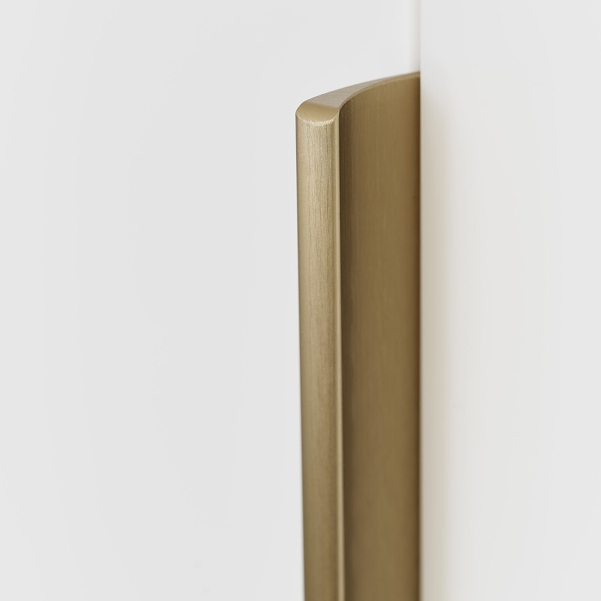 Edge Straight | Handtag i Borstad Mässing Finish