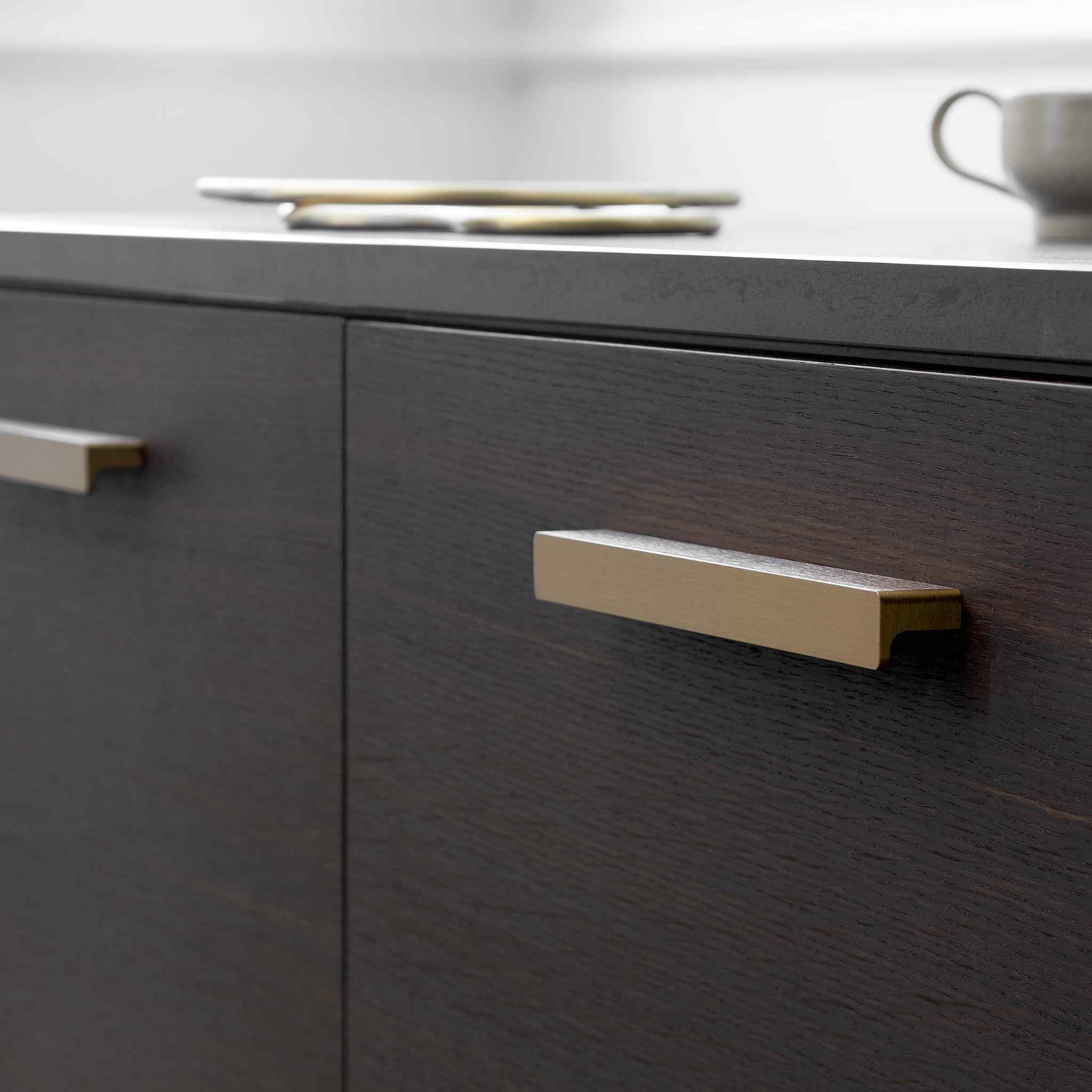 Elan | Greb i Børstet Messing Furnipart FINICC