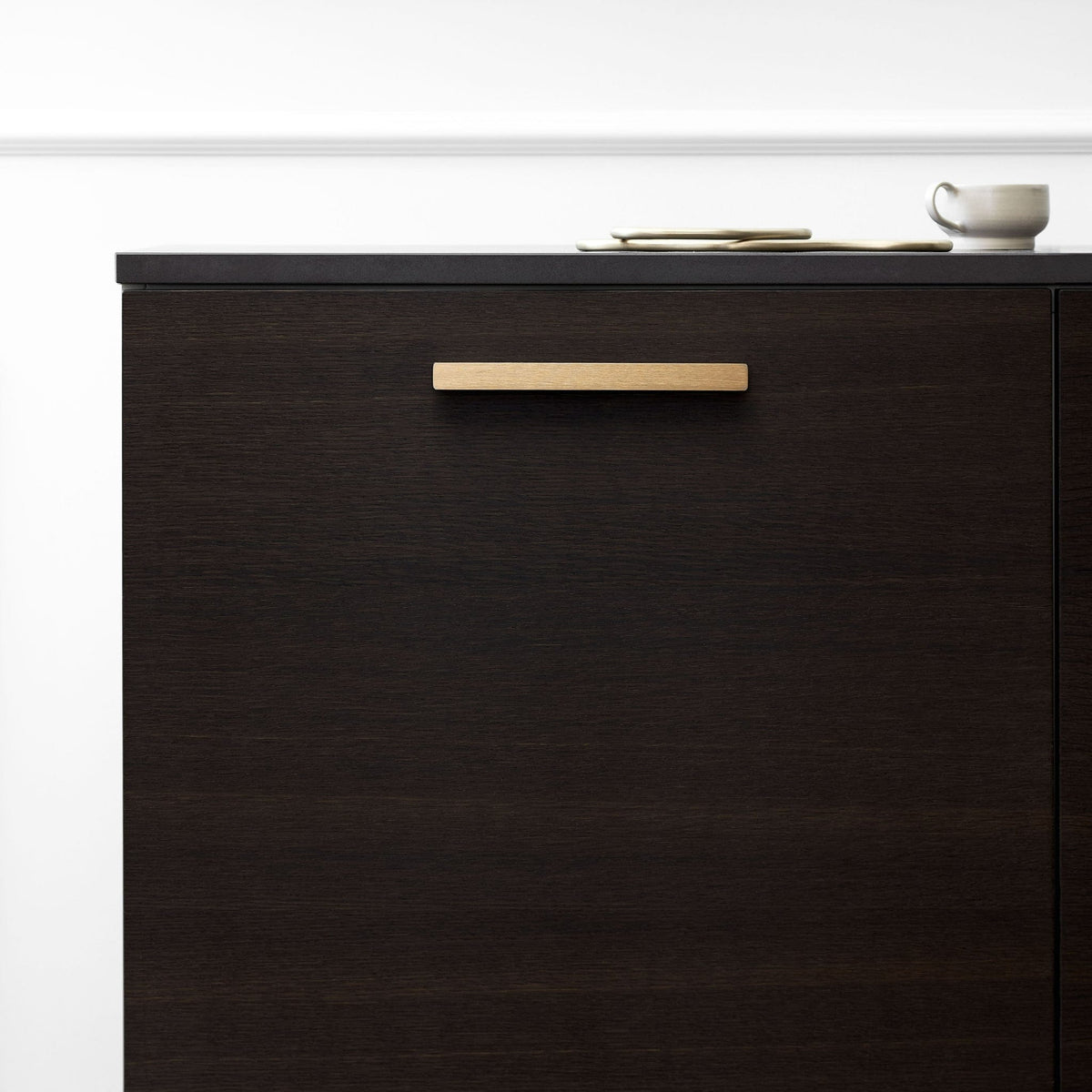 Elan | Greb i Lakeret Eg Furnipart FINICC
