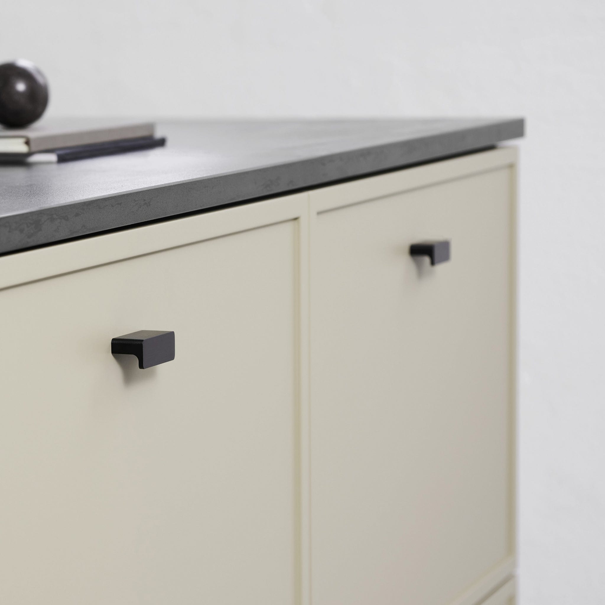 Elan | Greb i Mørkebrun Eg Furnipart FINICC