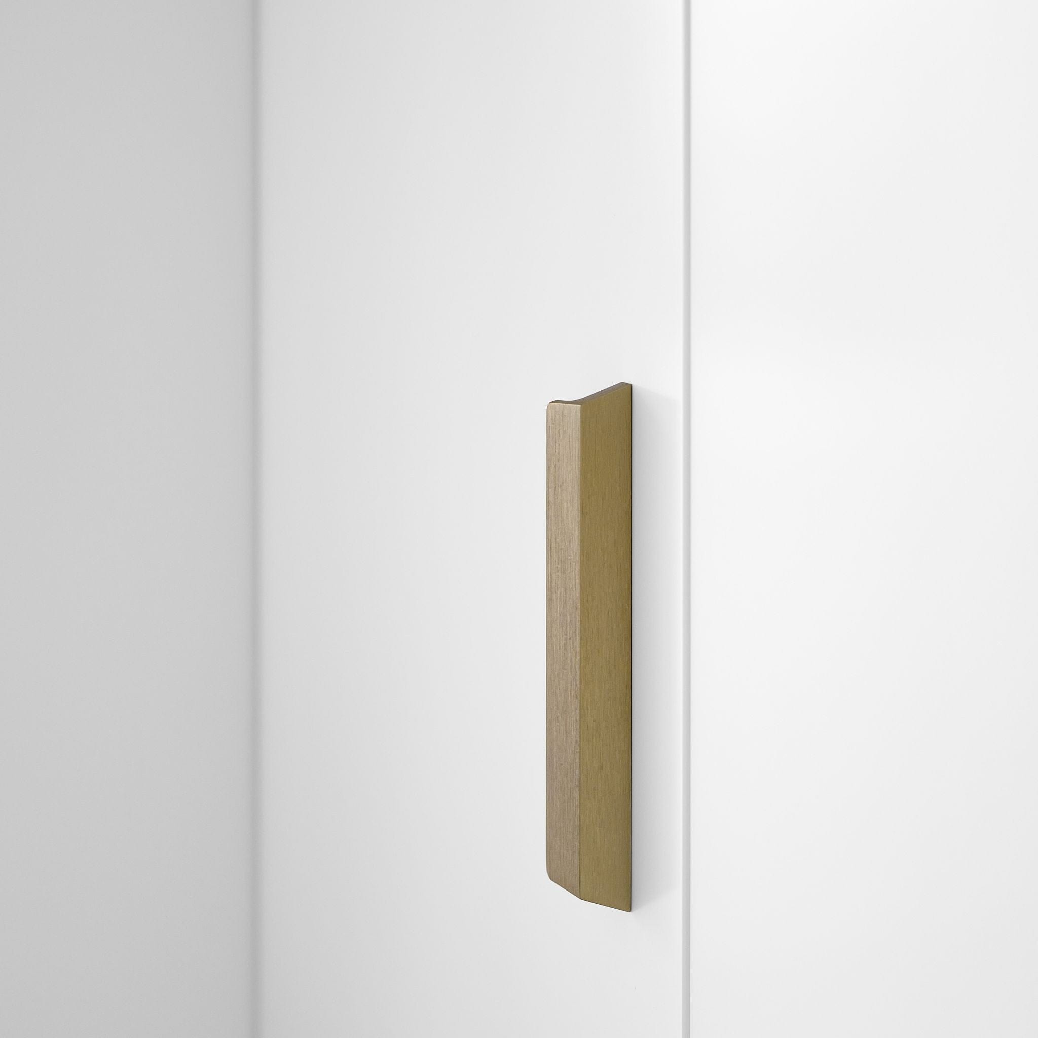 Envelope | Greb i Børstet Messing Furnipart FINICC