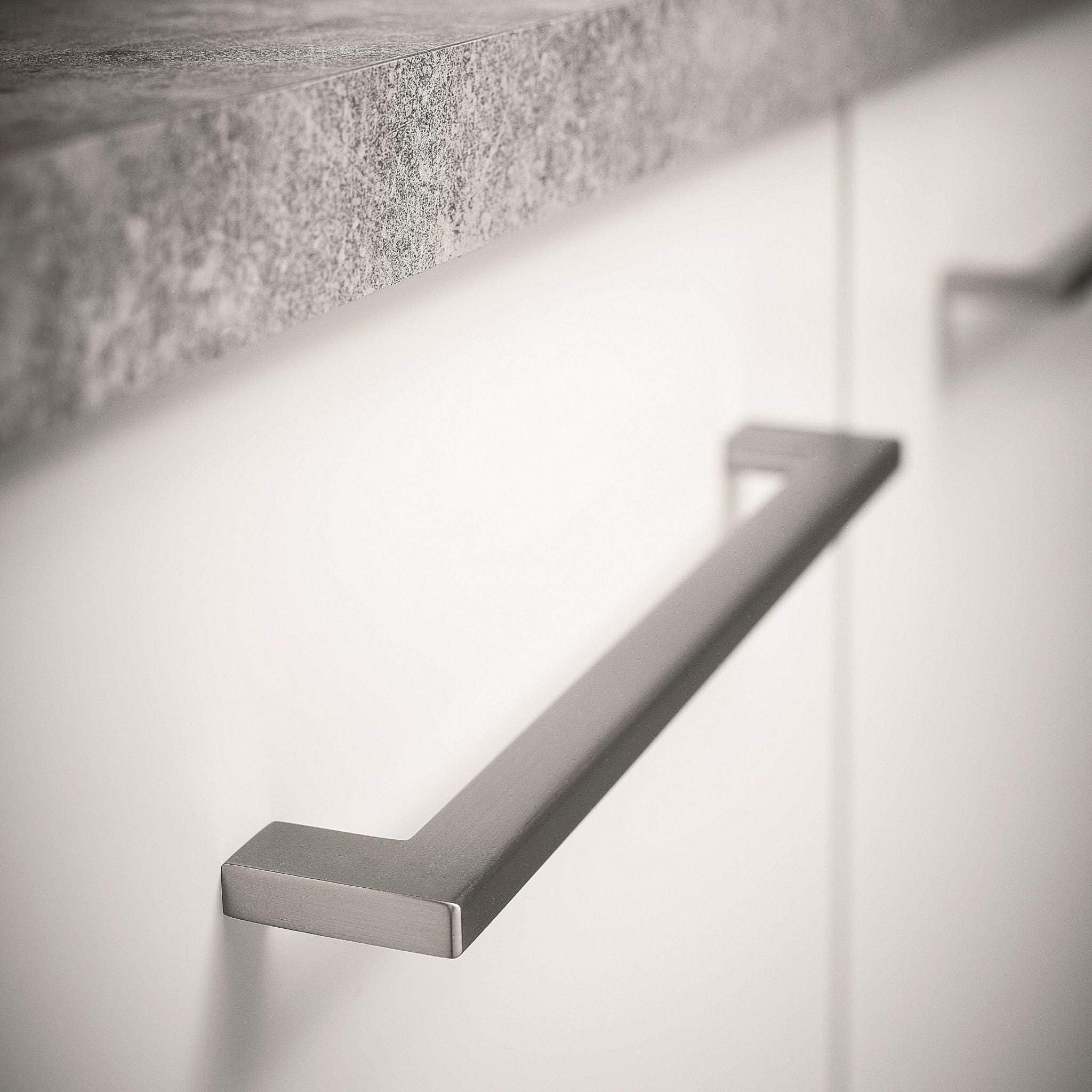 Flat | Greb i Rustfrit Stål Finish Furnipart FINICC