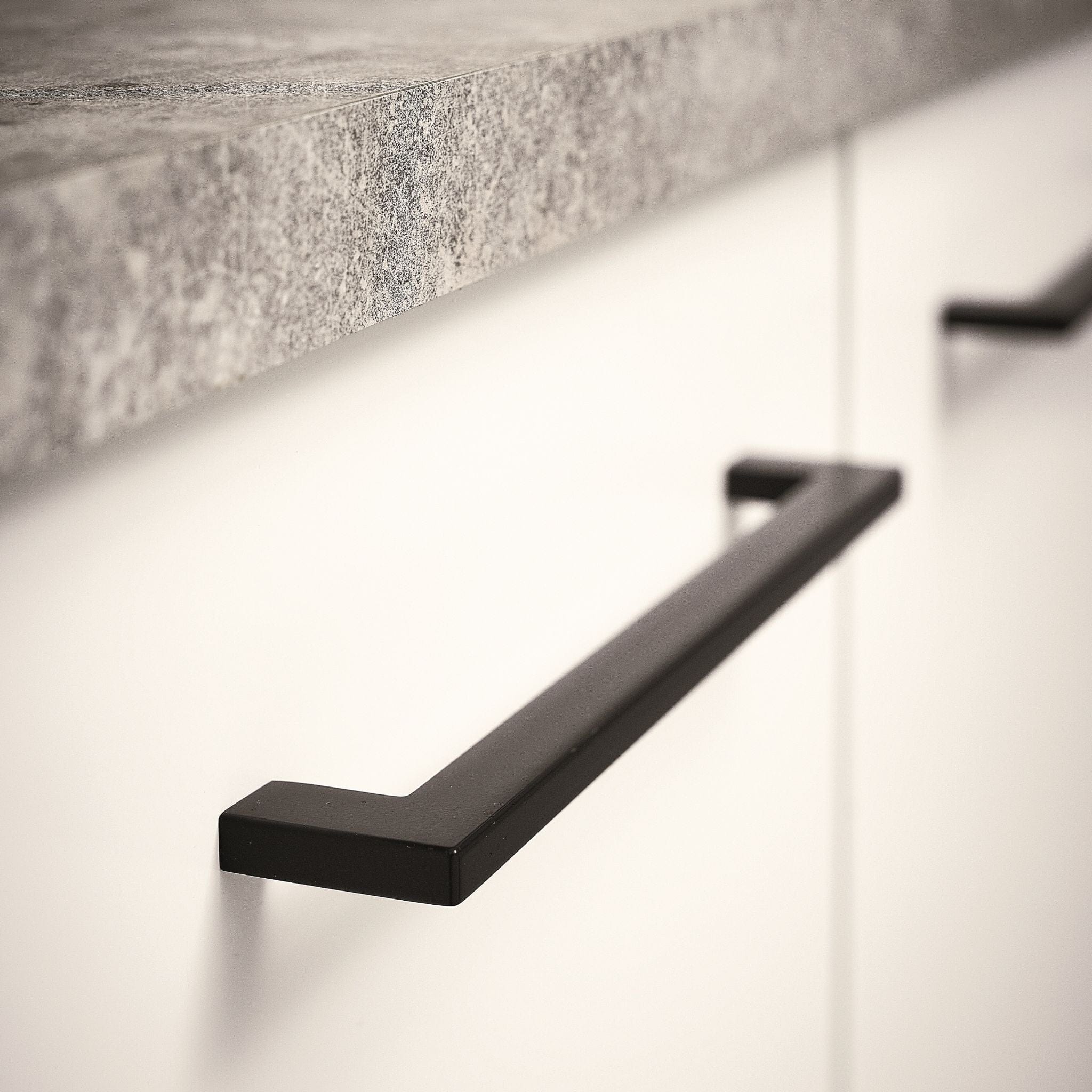 Flat | Greb i Sortbrun Furnipart FINICC