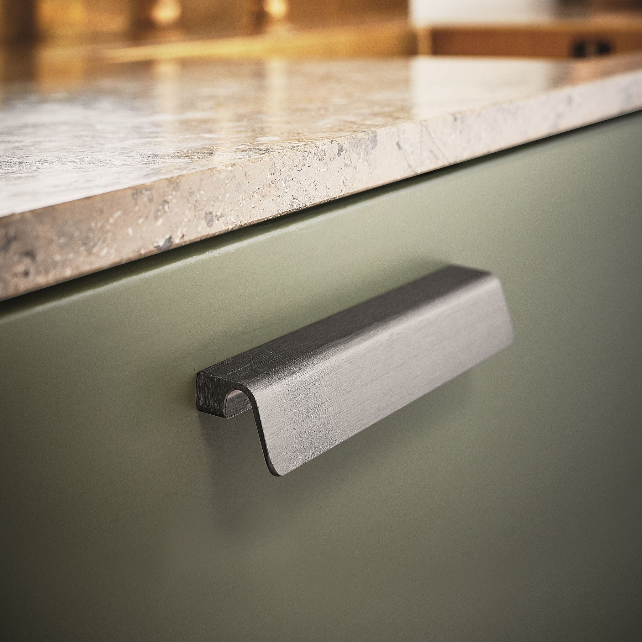 Fringe | Greb i Børstet Antracit L 170 mm (C/C: 160 mm) Furnipart FP-442220160-91 FINICC