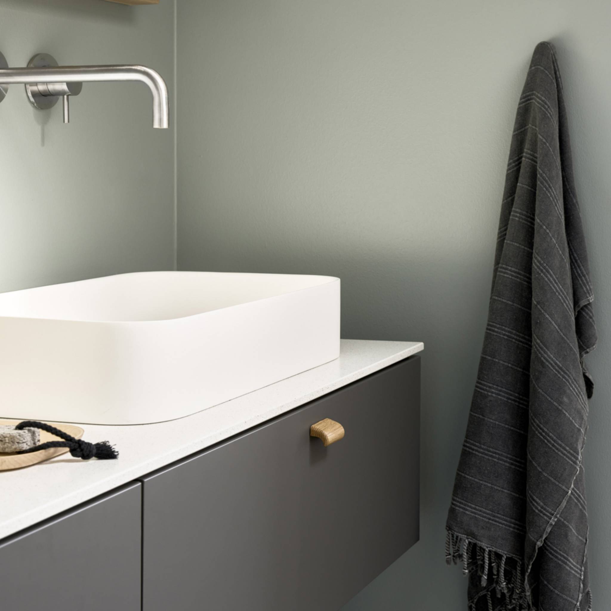 Glove | Greb i Lakeret Eg Furnipart FINICC