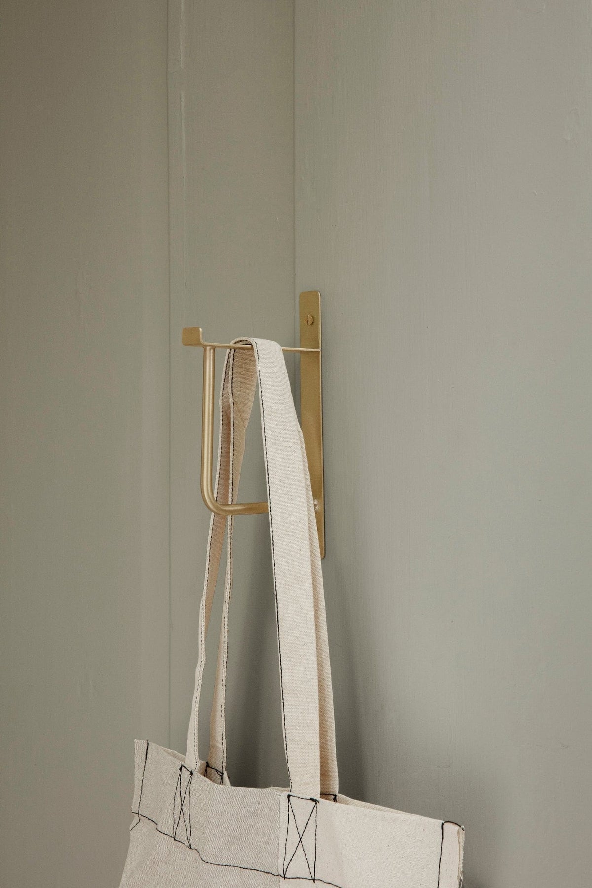 Hang Rack | Knage i Messing H 19 cm x D 12 cm ferm LIVING FL-1104264510 FINICC