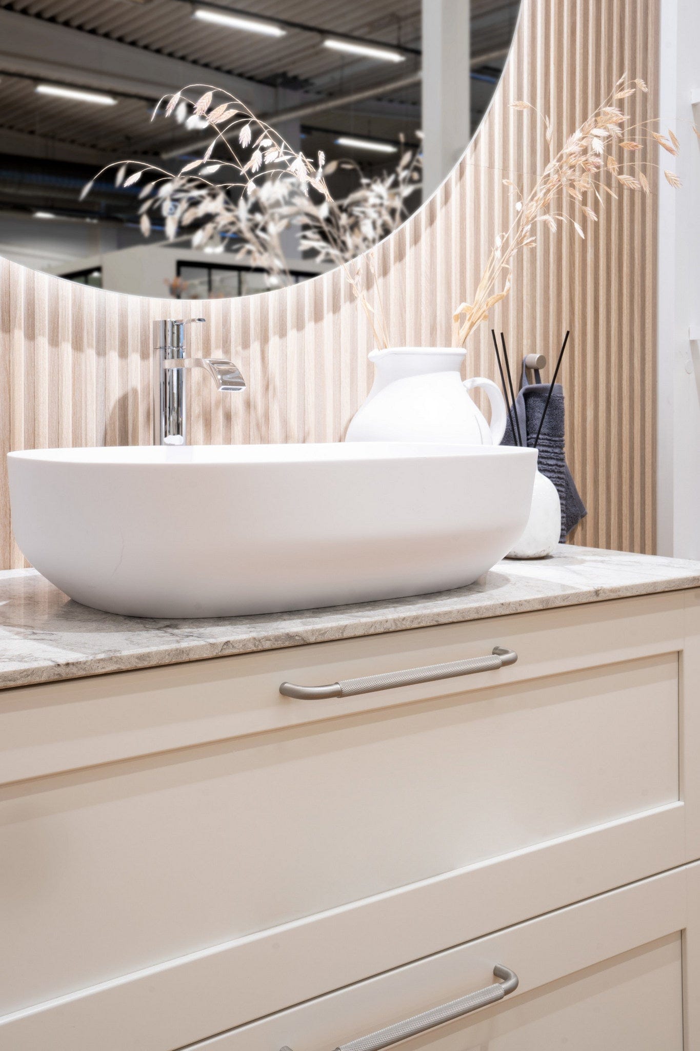 Helix Cross | Greb i Børstet Rustfrit Stål Finish Beslag Design FINICC