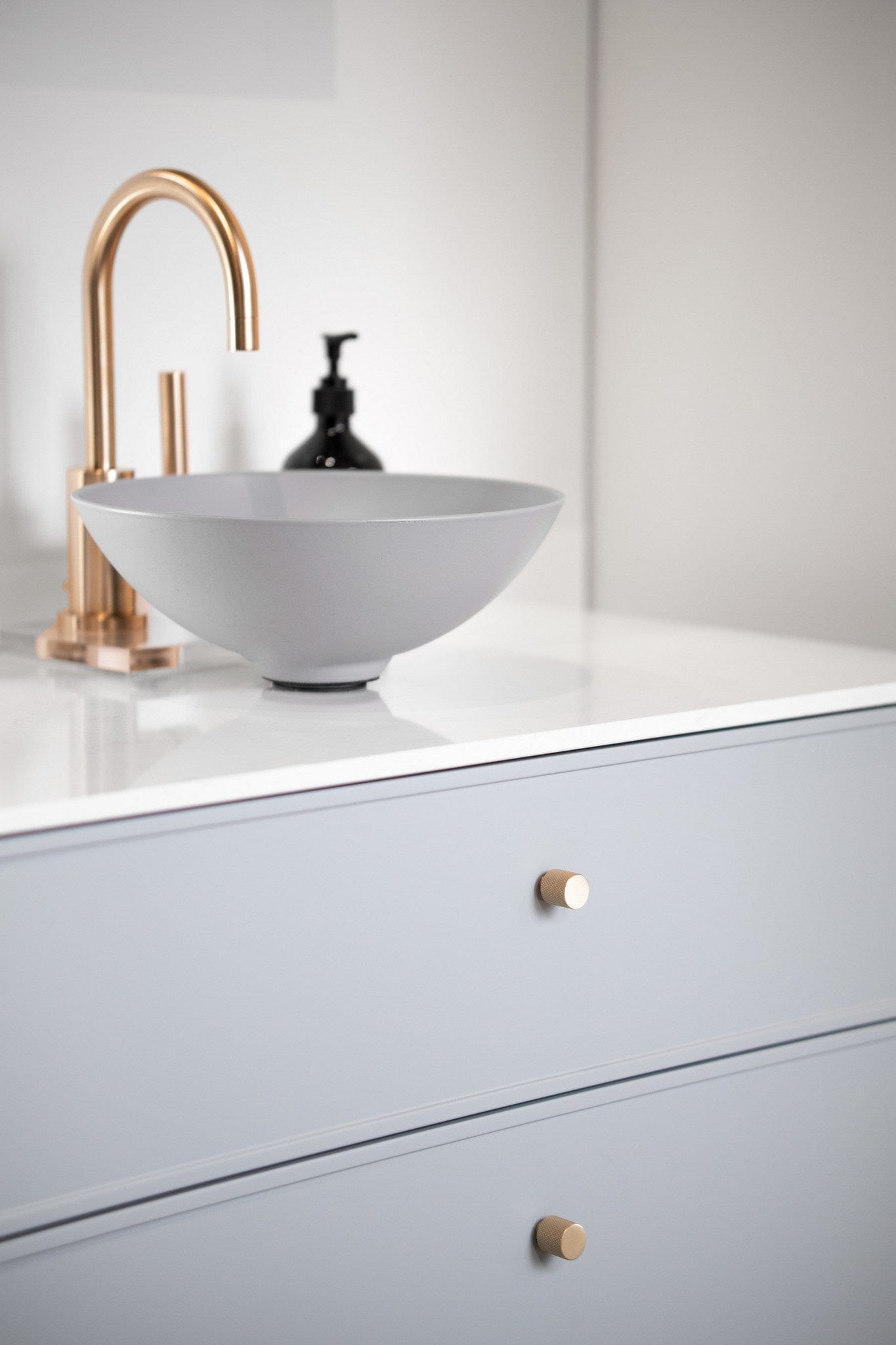 Helix Cross | Knop i Børstet Messing Beslag Design FINICC